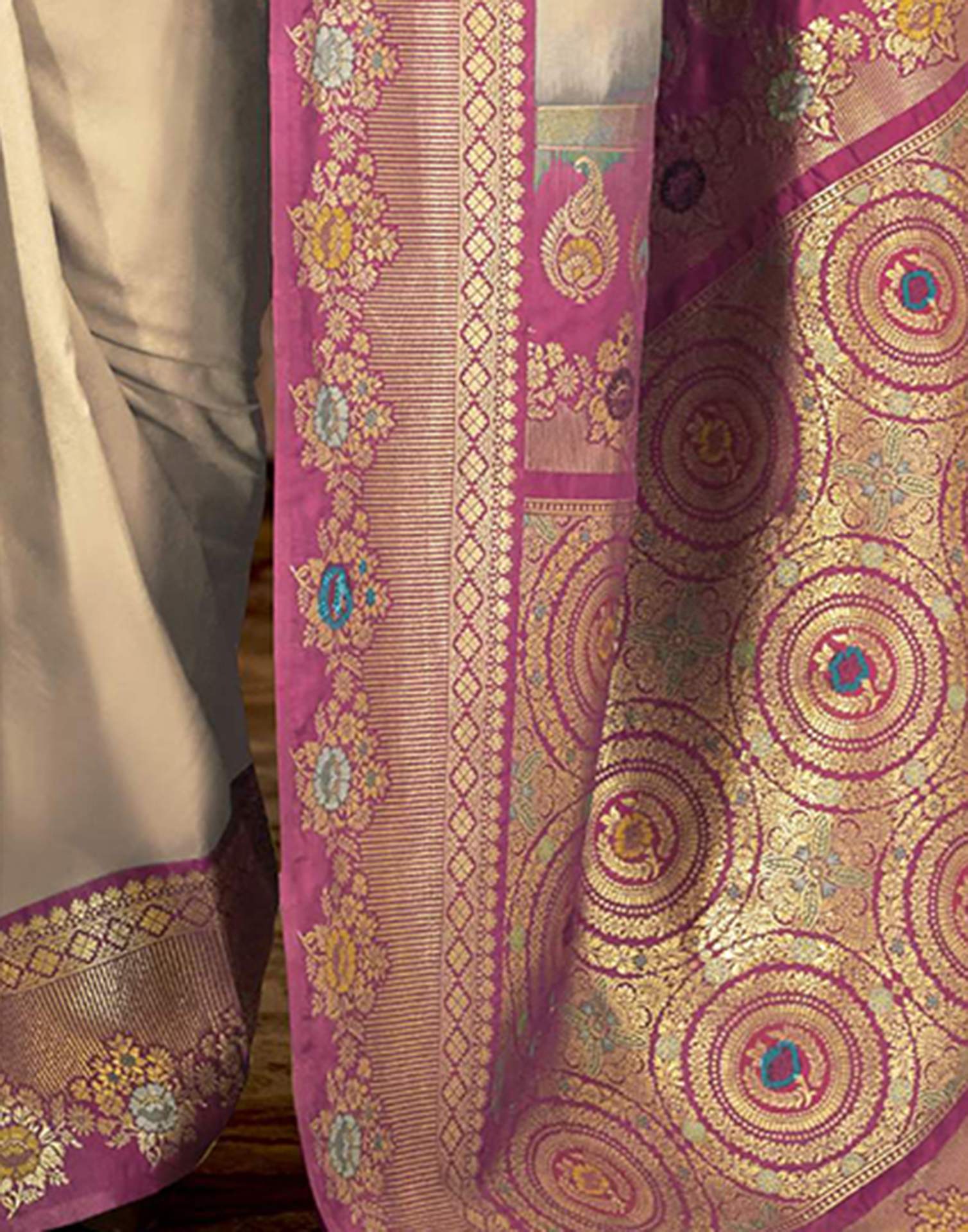 Cream Silk Woven Saree - Image 5