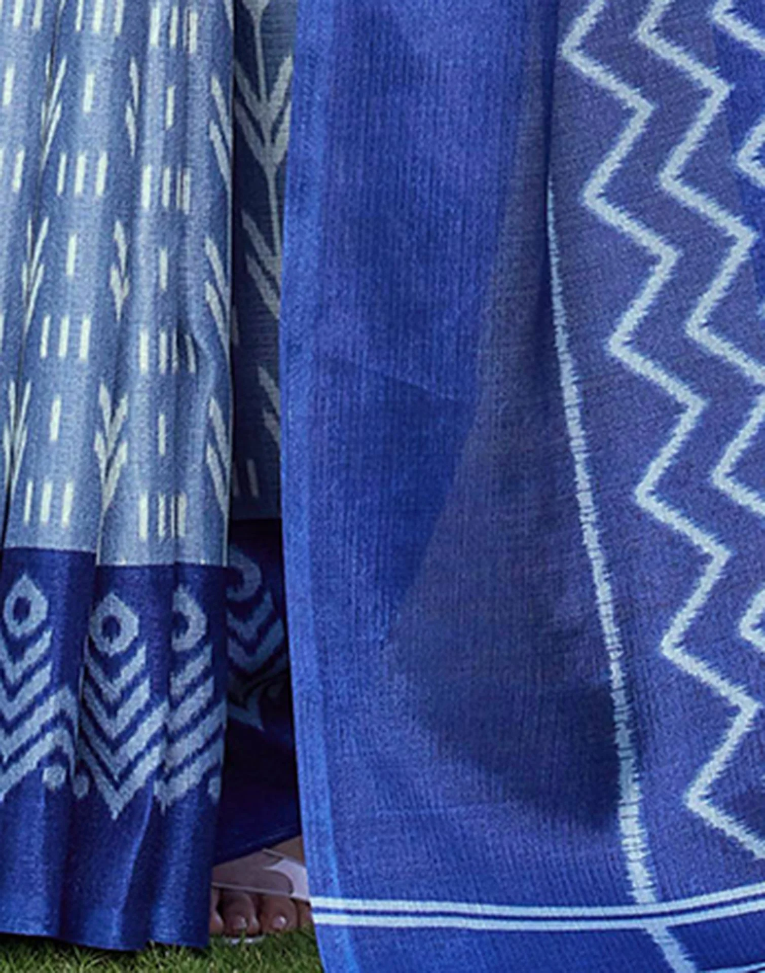 Dark Blue Cotton Blend Ikkat Printed Saree - Image 10