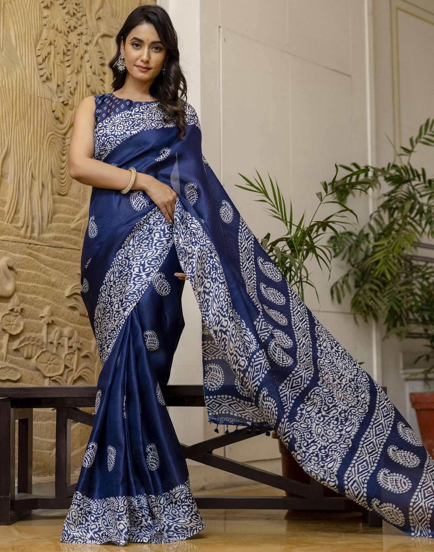 Dark Blue Cotton Blend Printed Saree - Image 6