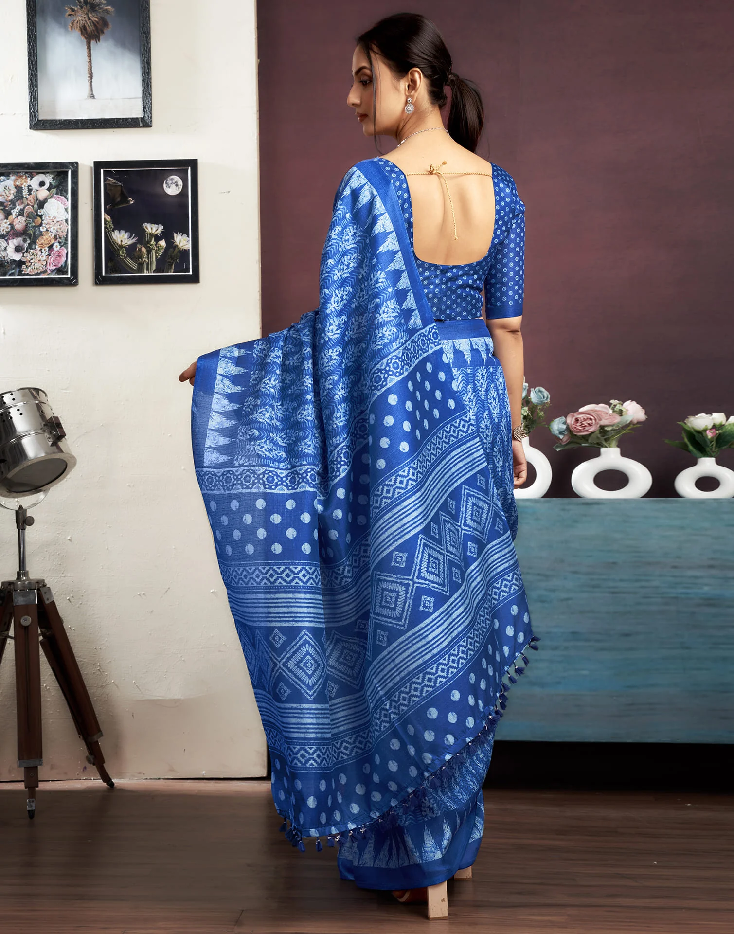Indigo Cotton Blend Printed Saree - Image 7