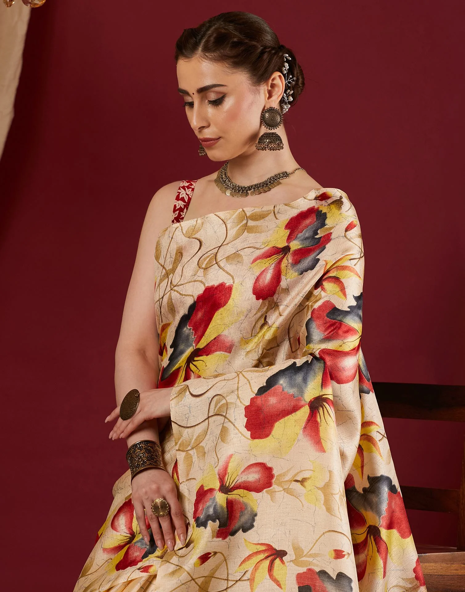 Dark Cream Cotton Blend Floral Printed Saree - Image 2
