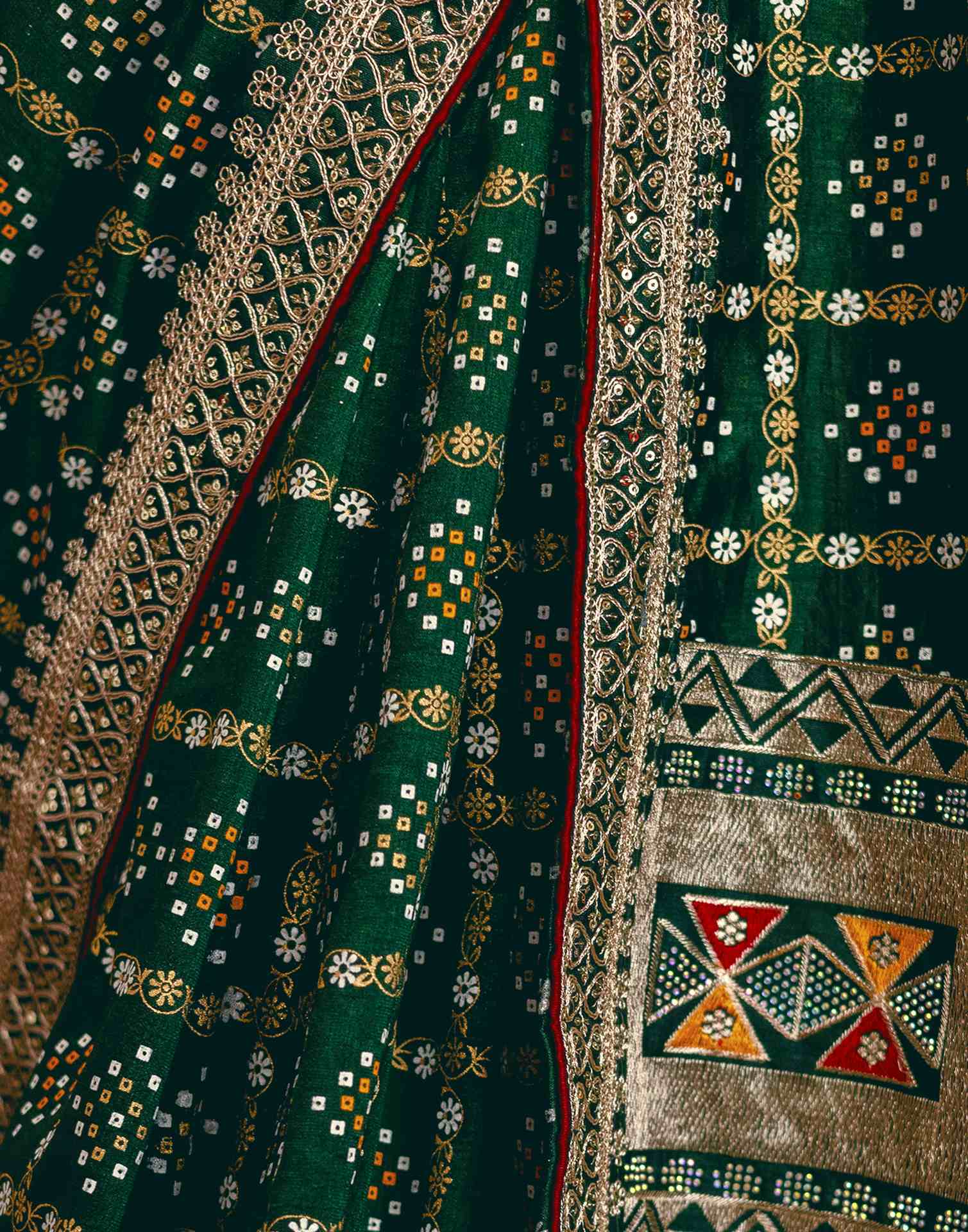 Dark Green Silk Bandhani Printed Saree - Image 11