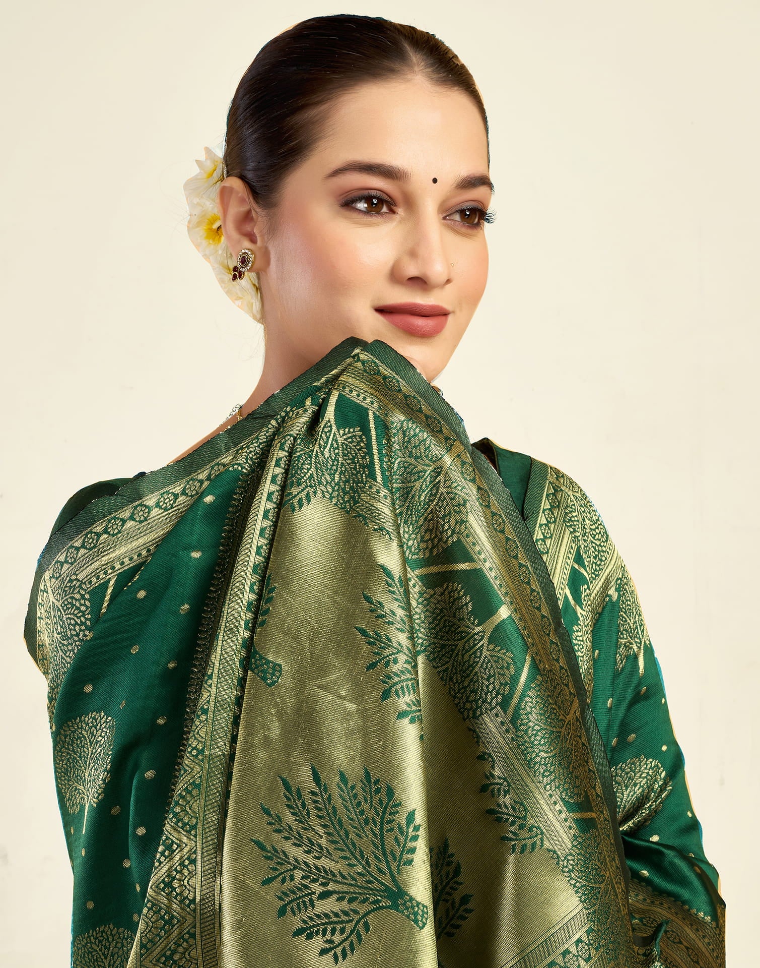 Green Silk Blend Woven Banarasi Saree - Image 4