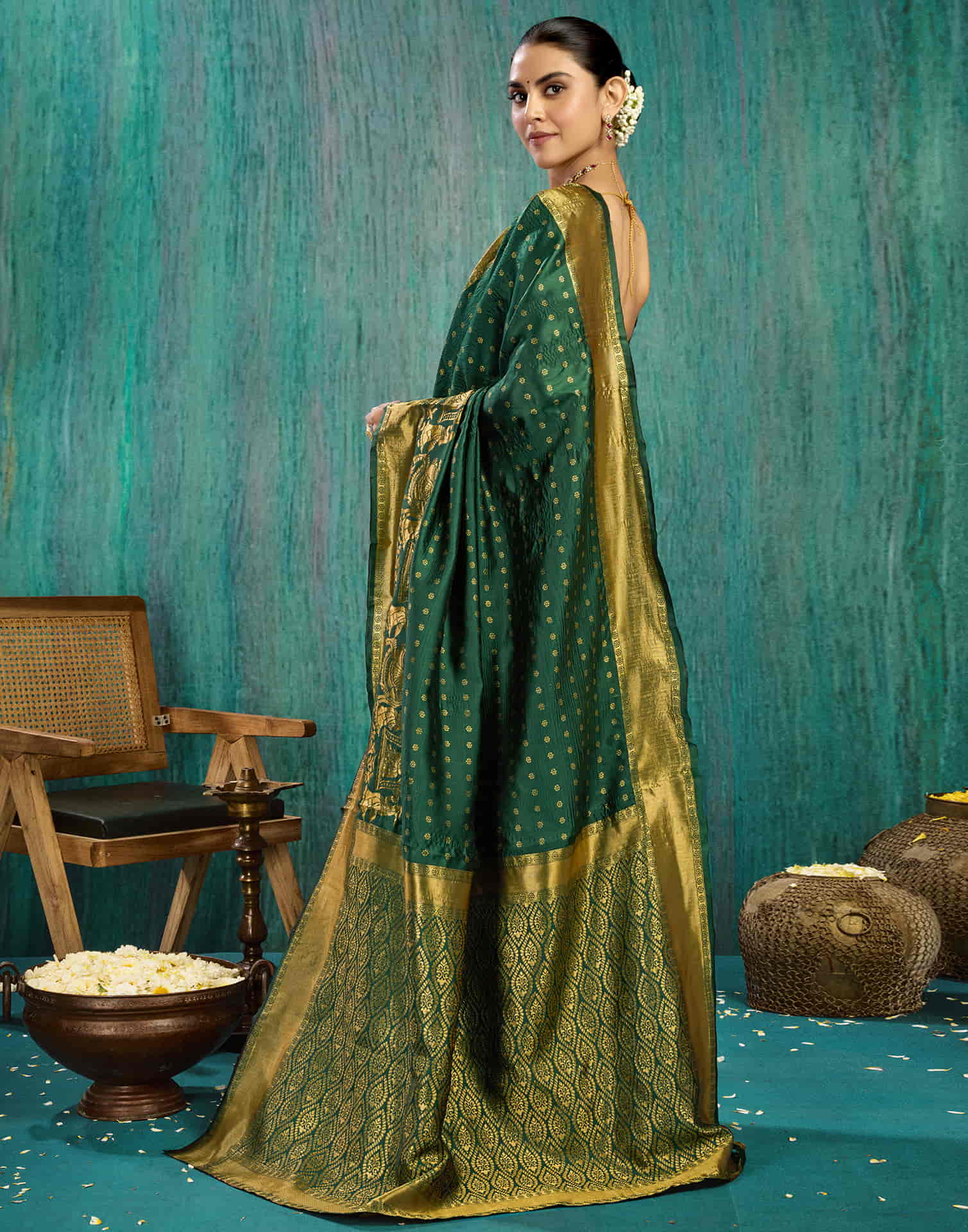 Green Silk Woven Kanjivaram Saree - Image 7