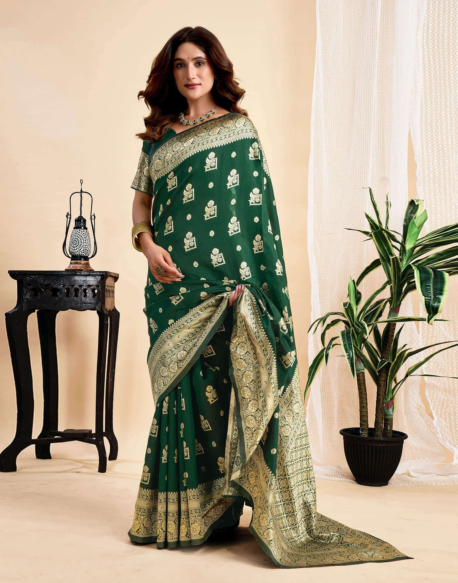 Dark Green Silk Woven Banarasi Saree - Image 4
