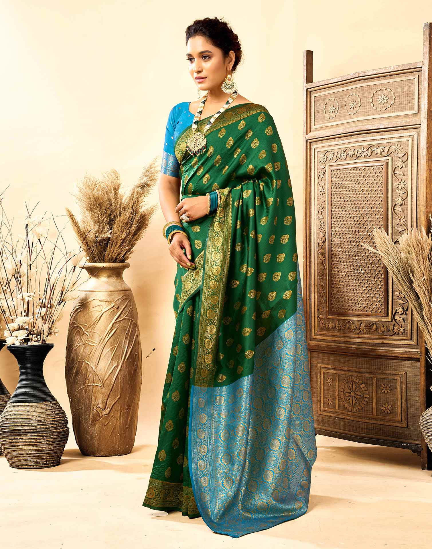 Dark Green Silk Woven Banarasi Saree - Image 4