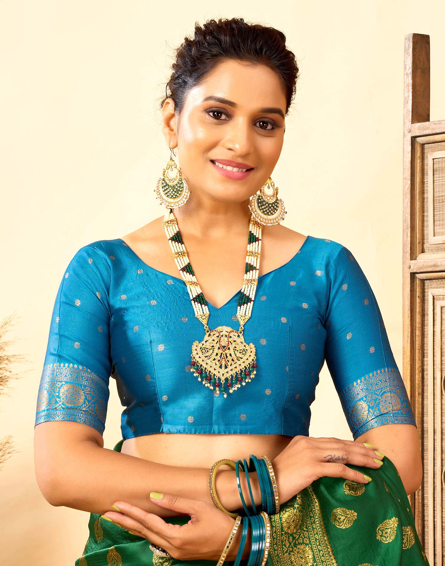 Dark Green Silk Woven Banarasi Saree - Image 8