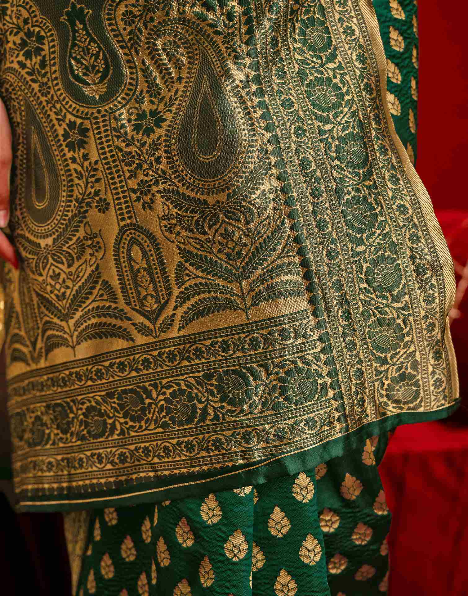 Dark Green Silk Woven Banarasi Saree - Image 8
