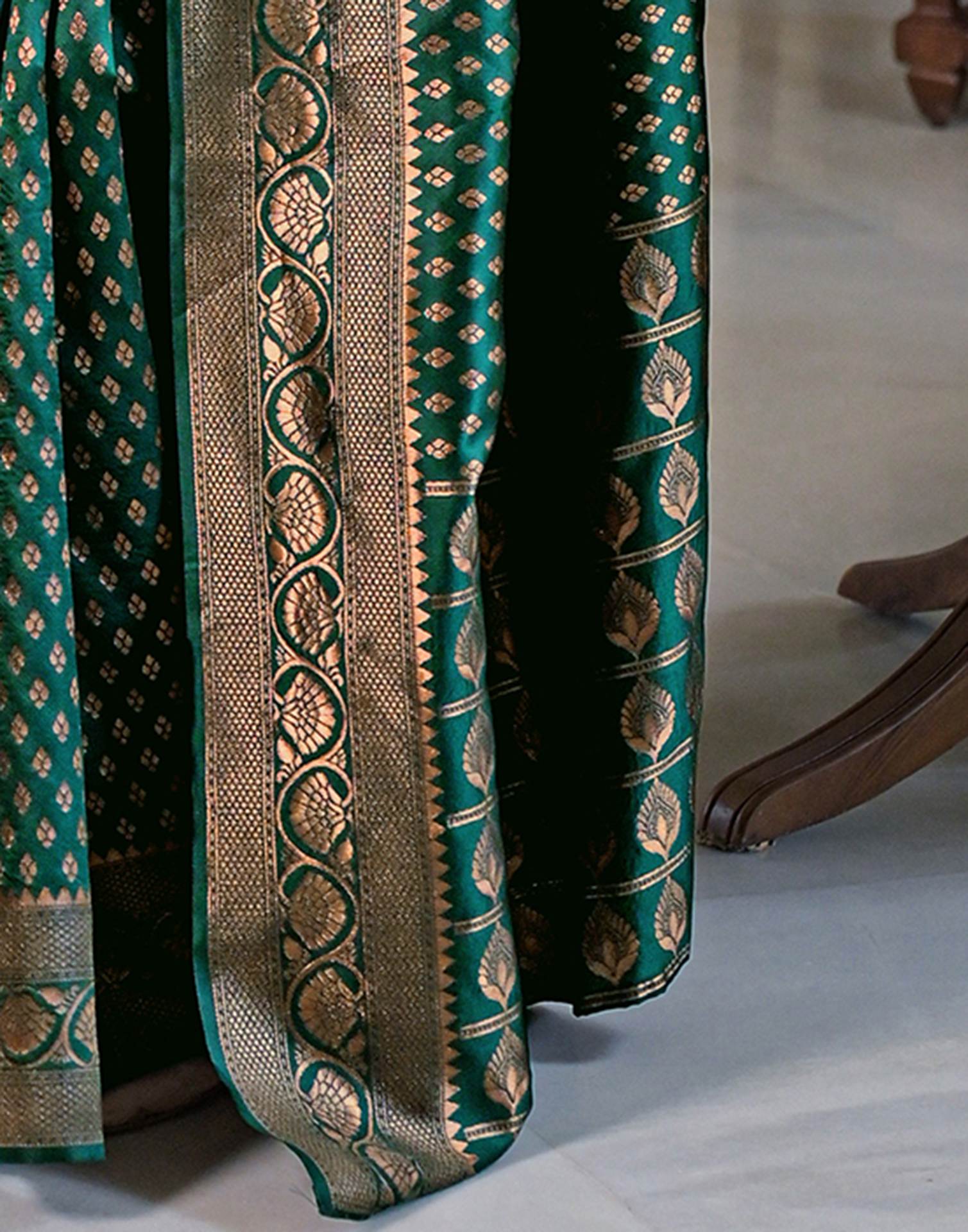 Dark Green Silk Woven Banarasi Saree - Image 10