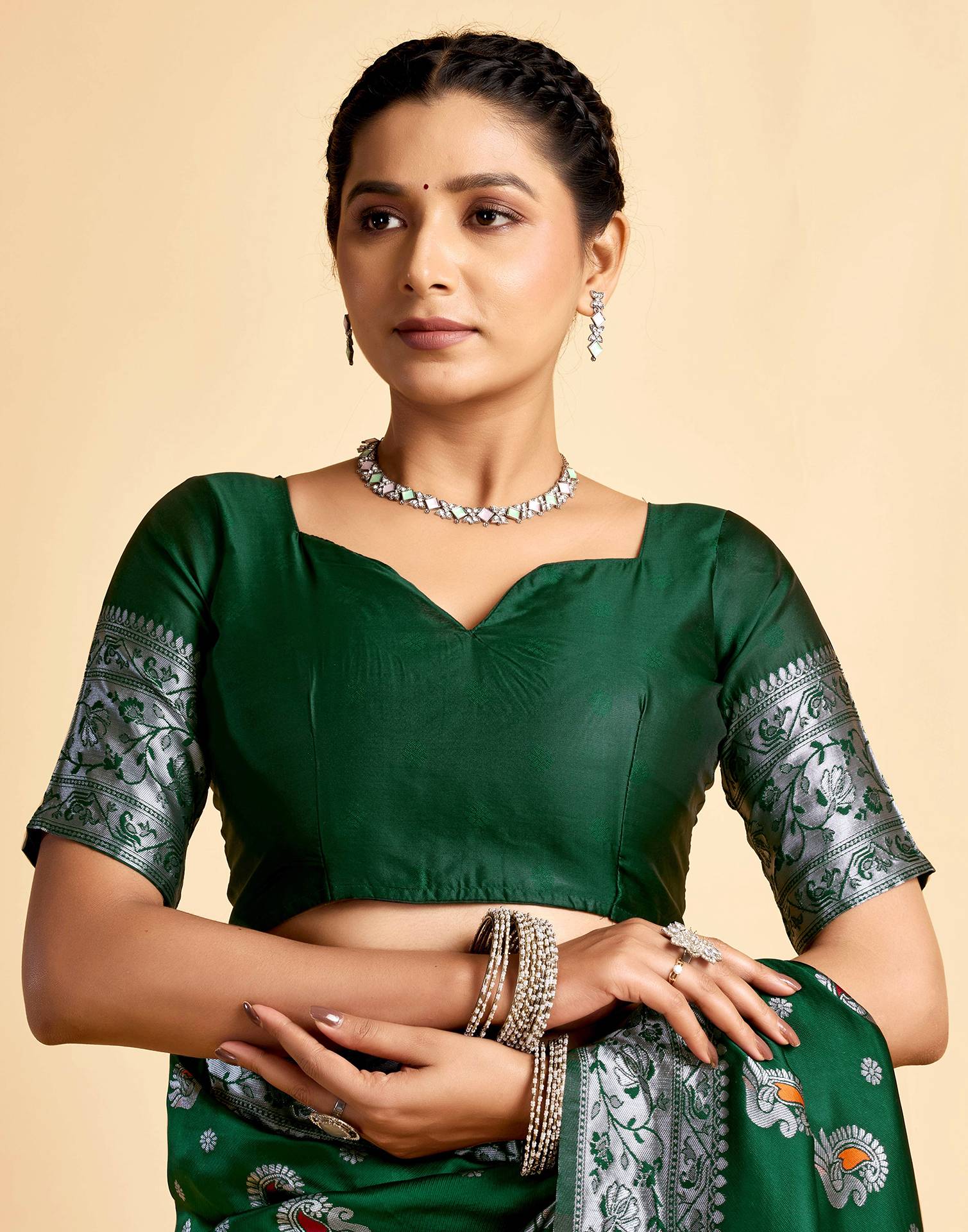 Dark Green Silk Woven Paithani Saree - Image 9