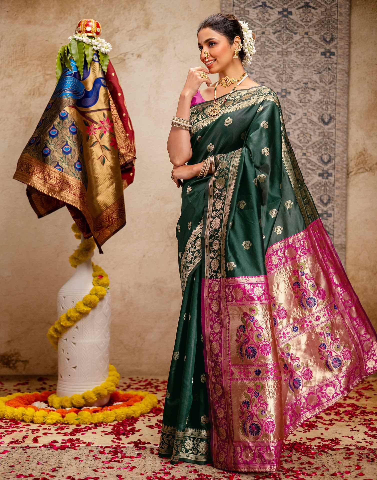 Dark Green Silk Woven Paithani Saree - Image 5