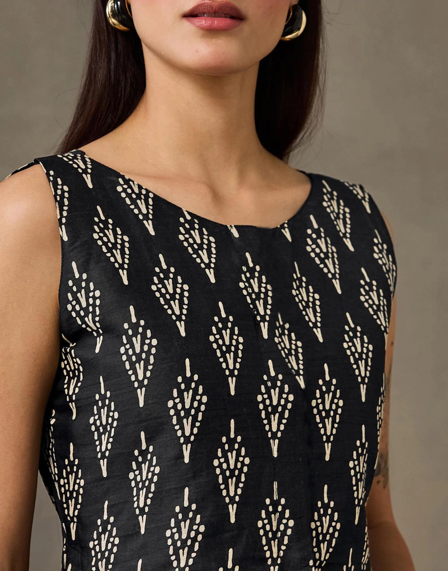 Dark Grey Cotton Printed Kalamkari Saree - Image 11