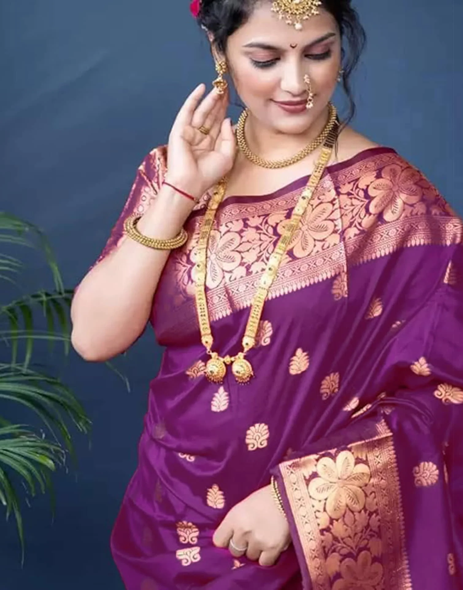 Magenta Silk Woven Banarasi Saree - Image 2