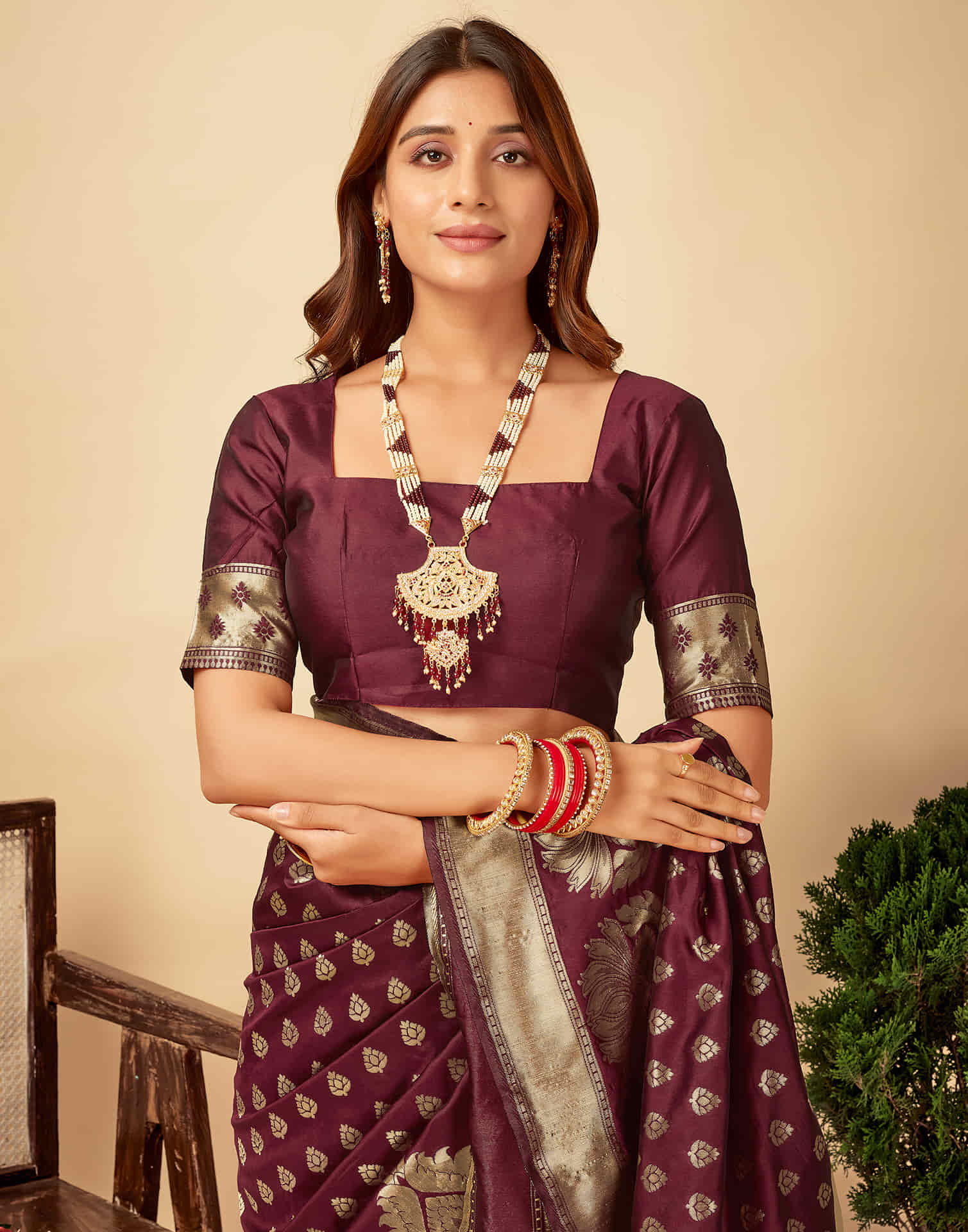 Dark Maroon Silk Woven Banarasi Saree - Image 8