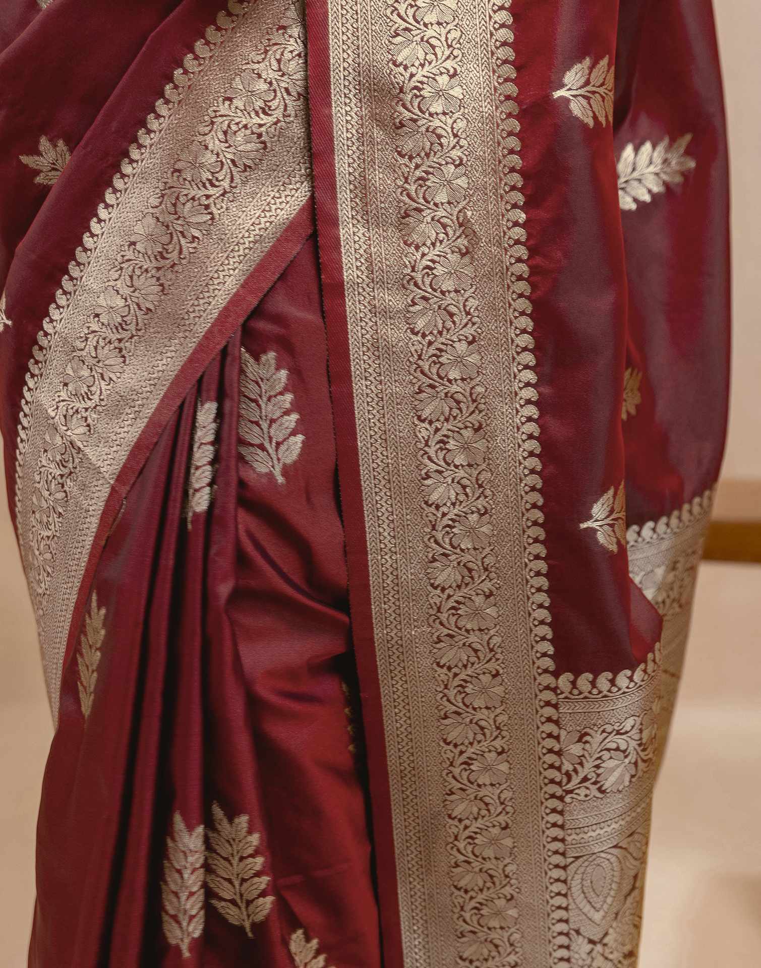 Dark Maroon Silk Woven Banarasi Saree - Image 12