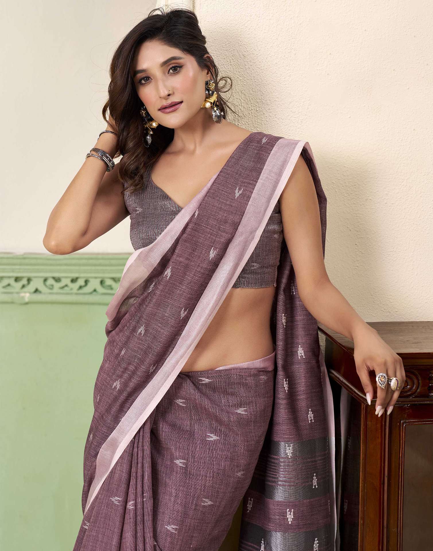Dark Mauve Linen Silk Woven Saree - Image 4