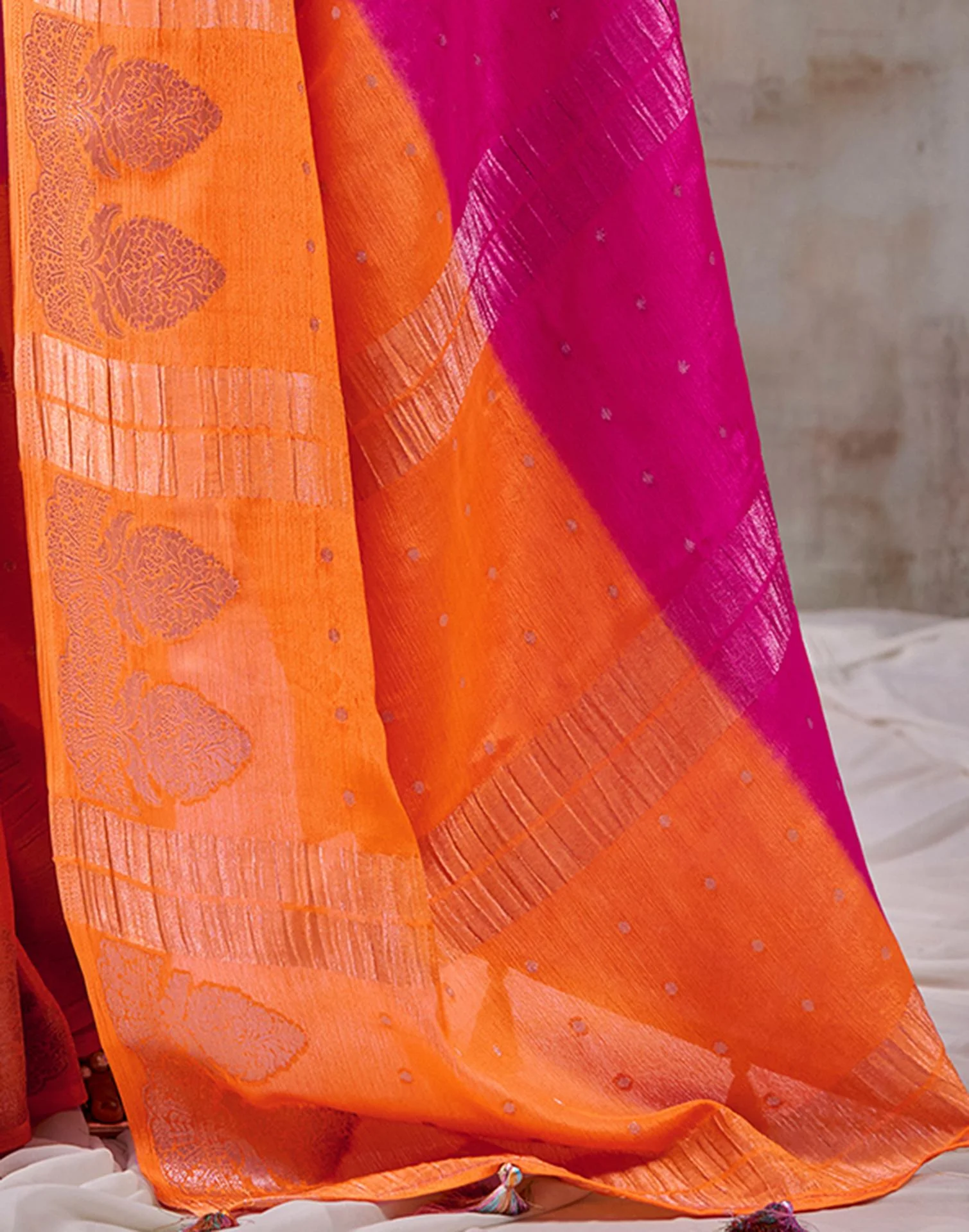 Dark Pink Chinnon Chiffon Woven Saree - Image 7