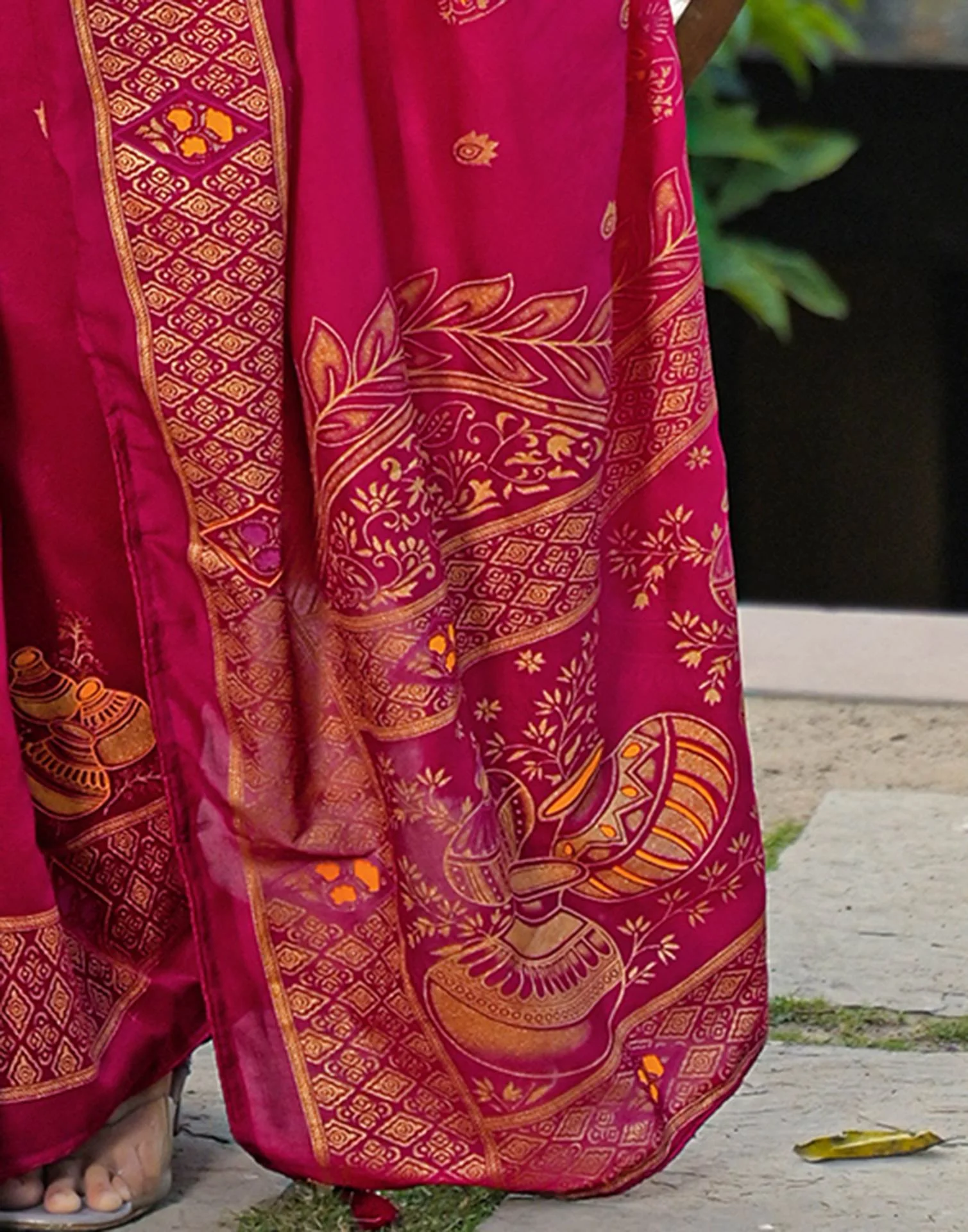 Dark Pink Vichitra Silk Foil Printed Saree - Image 10