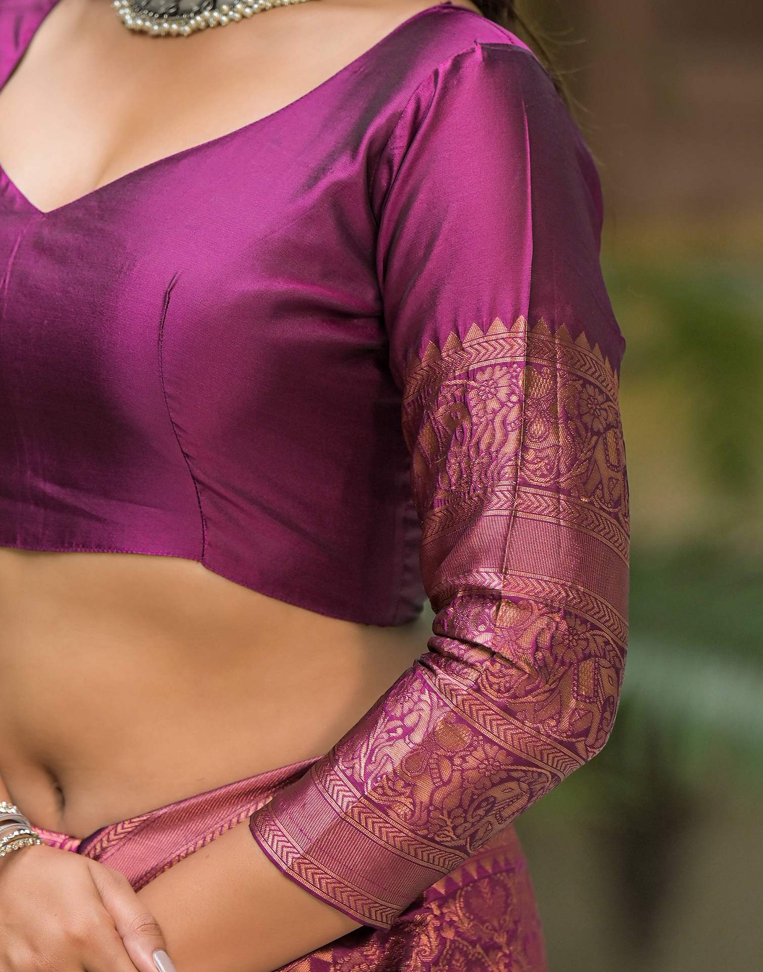 Dark Purple Silk Woven Banarasi Saree - Image 12