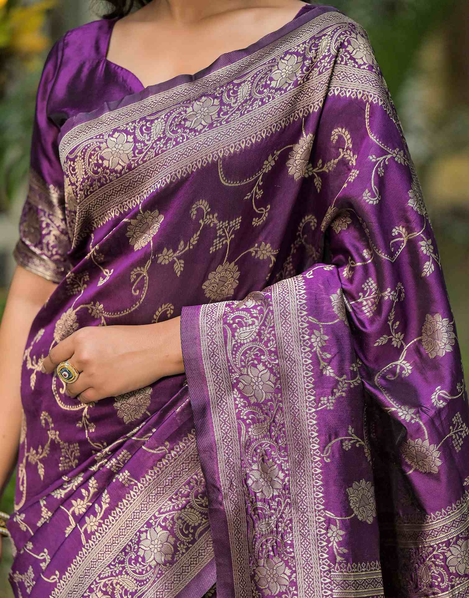 Dark Purple Silk Woven Banarasi Saree - Image 8