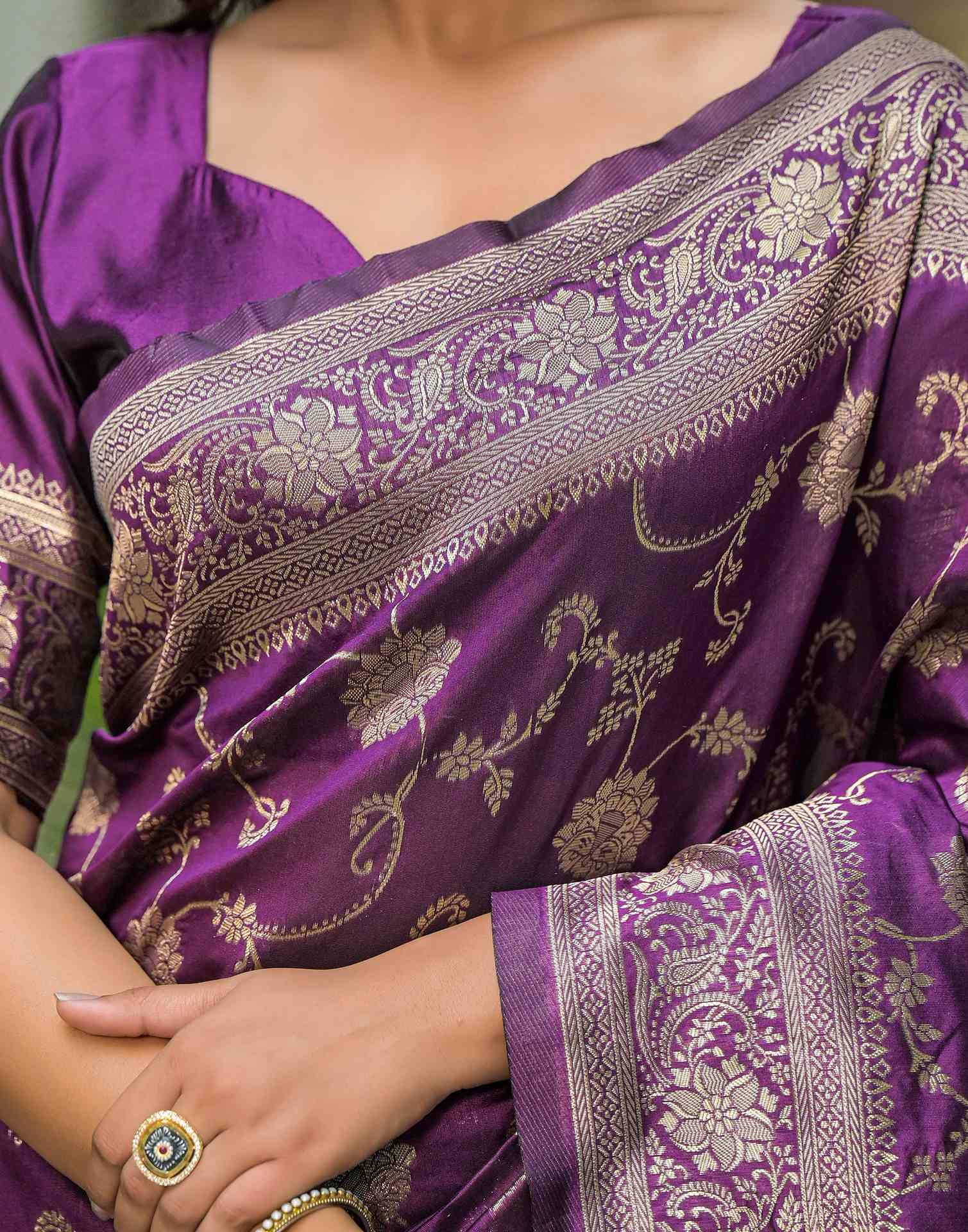 Dark Purple Silk Woven Banarasi Saree - Image 9