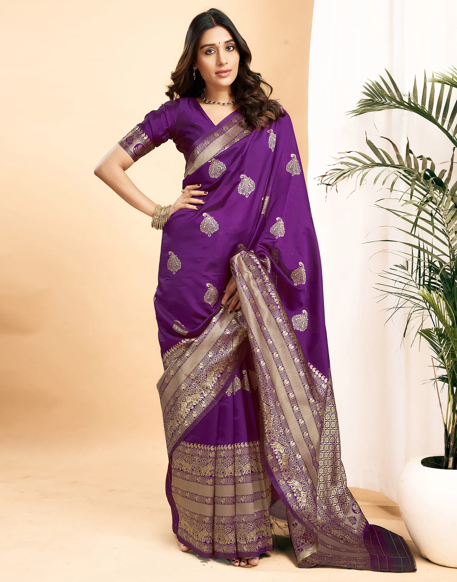 Purple Silk Blend Woven Kanjivaram Saree - Image 4