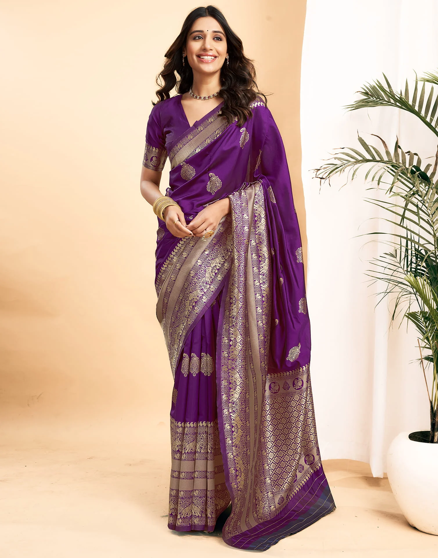 Purple Silk Blend Woven Kanjivaram Saree - Image 5