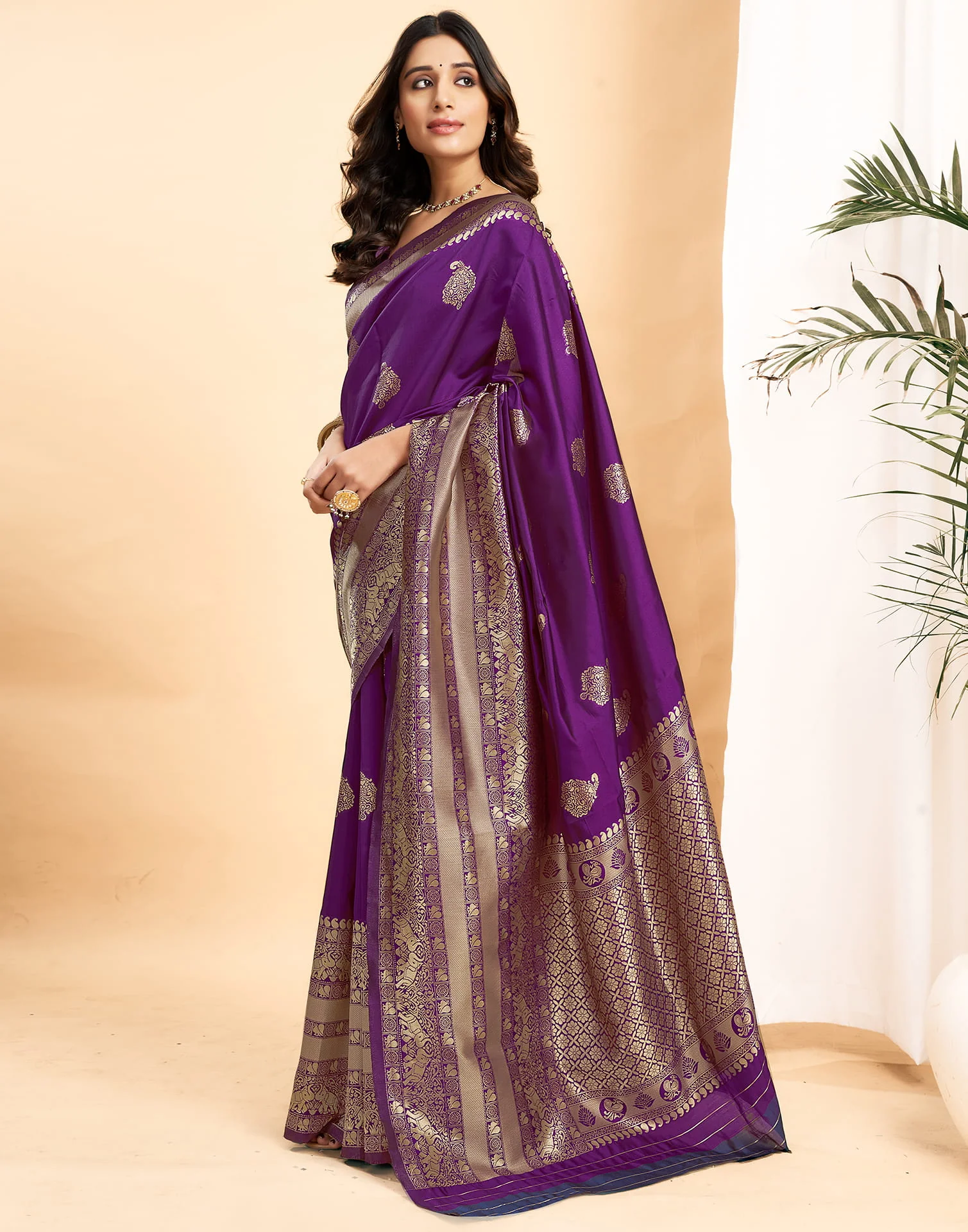 Purple Silk Blend Woven Kanjivaram Saree - Image 6