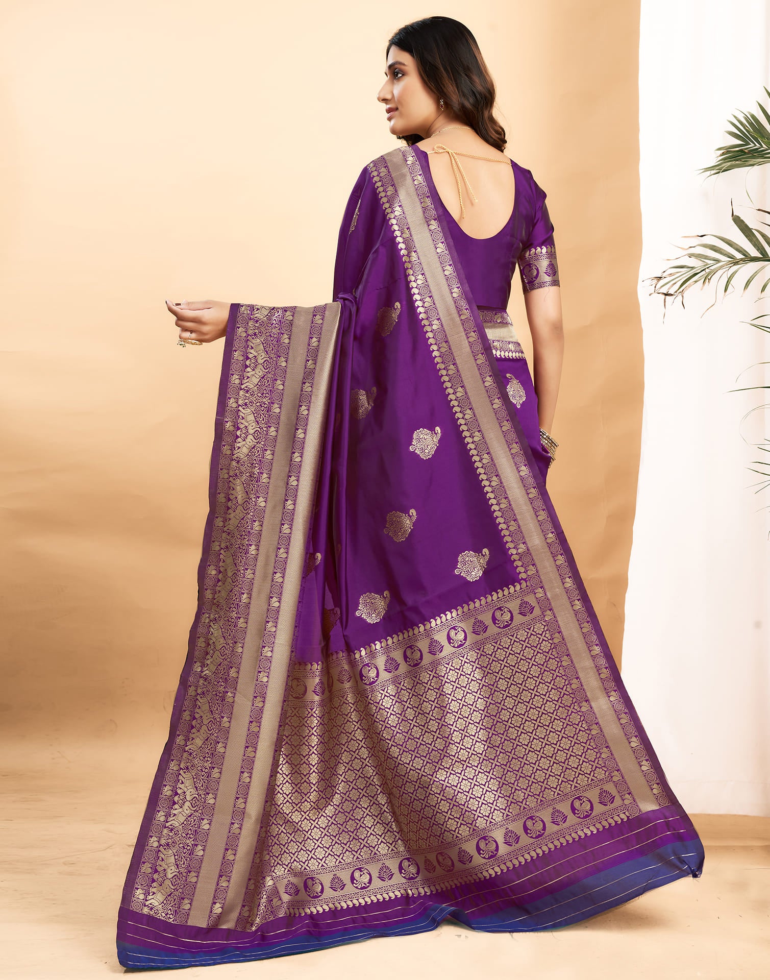 Purple Silk Blend Woven Kanjivaram Saree - Image 7