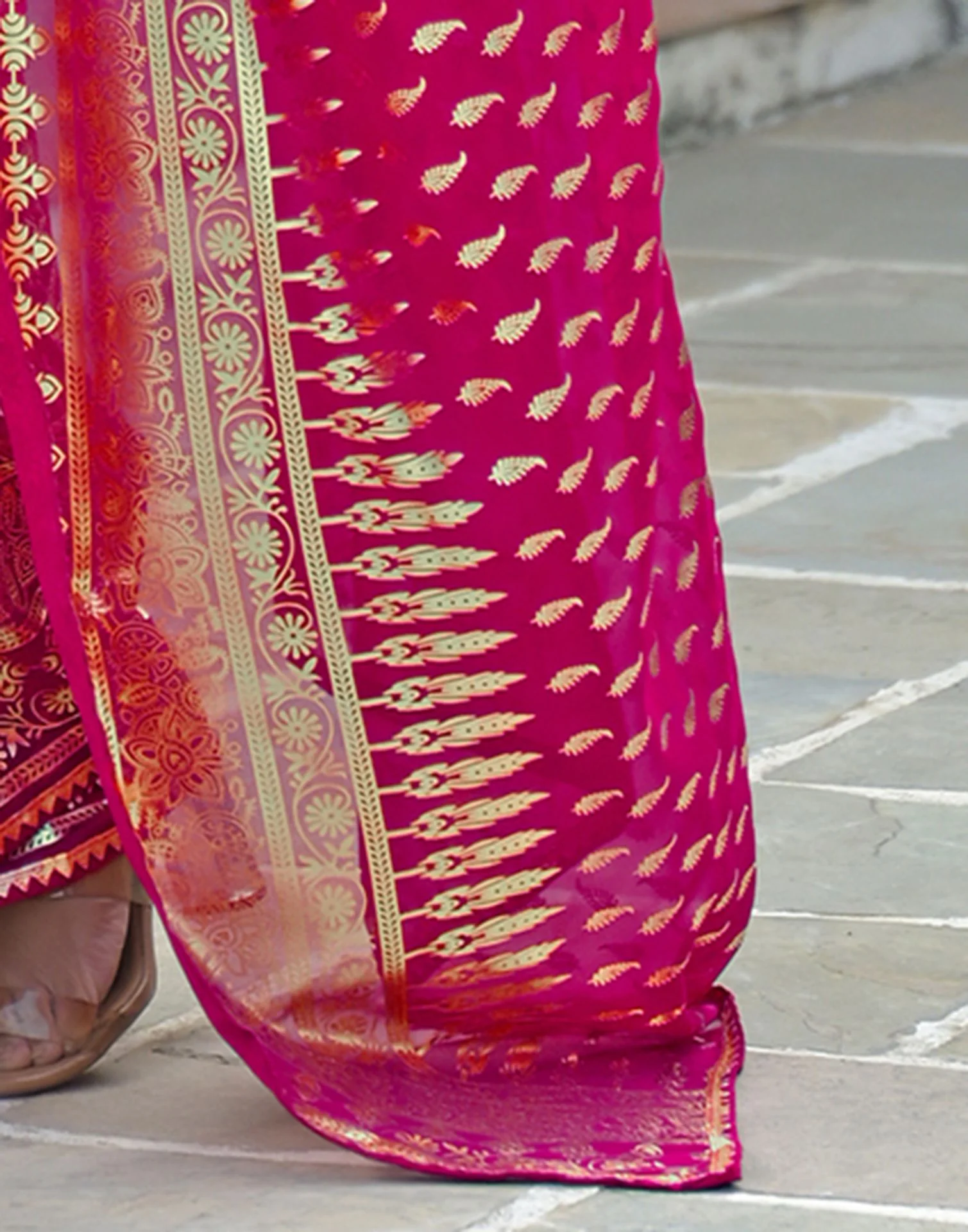 Dark Rani Pink Georgette Foil Printed Saree - Image 10