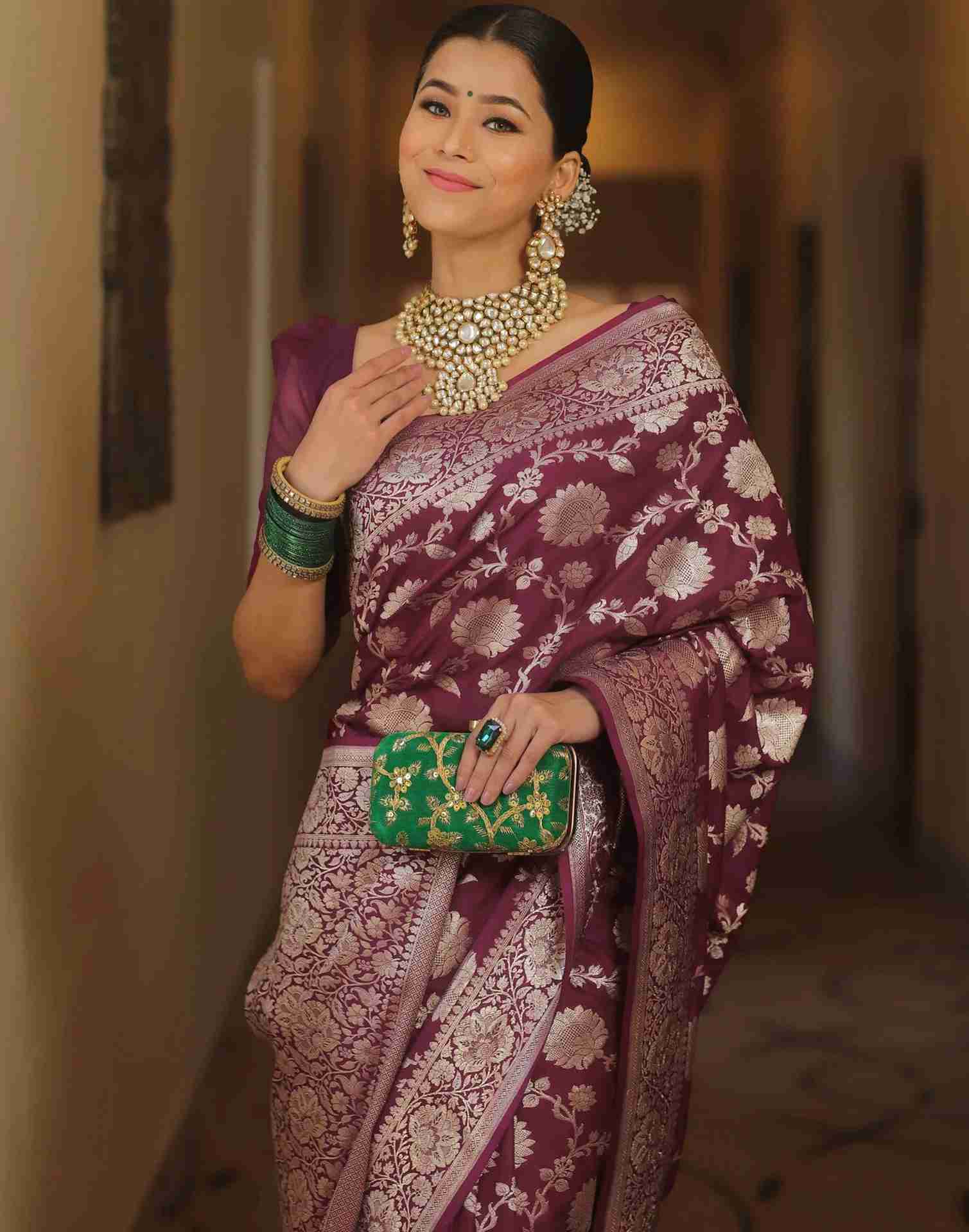 Dark Rani Pink Silk Woven Banarasi Saree - Image 3
