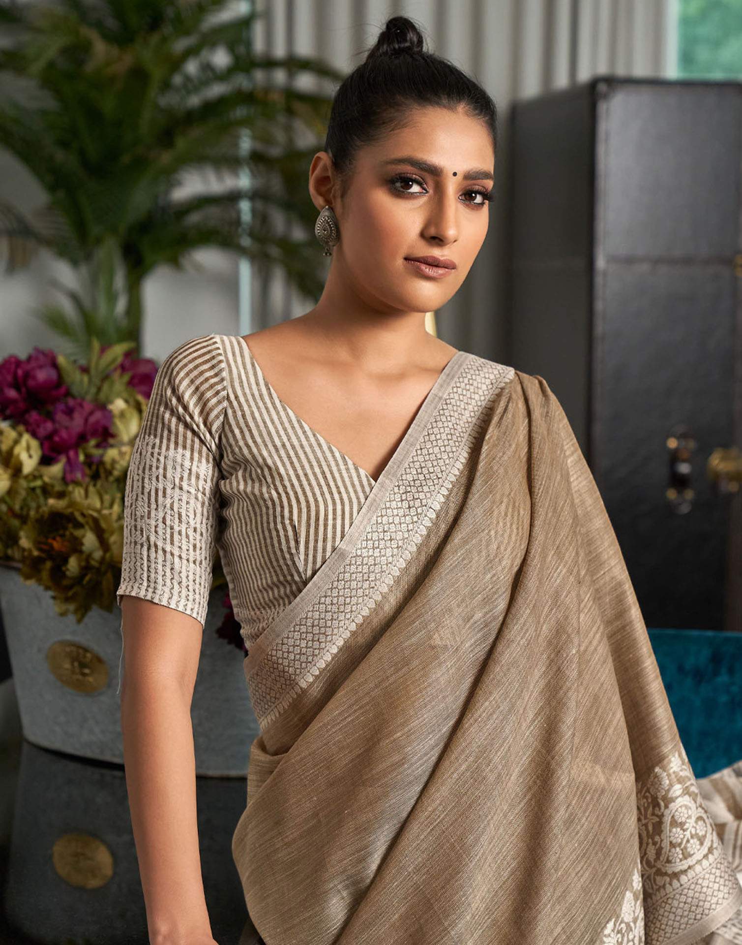 Dusty Beige Cotton Woven Saree - Image 4