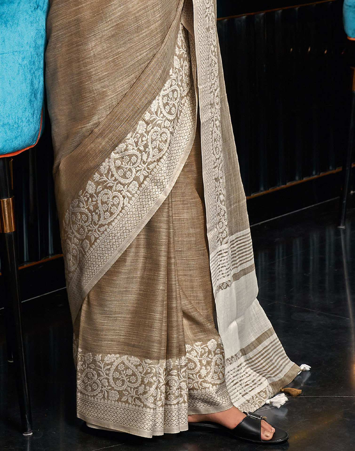 Dusty Beige Cotton Woven Saree - Image 5