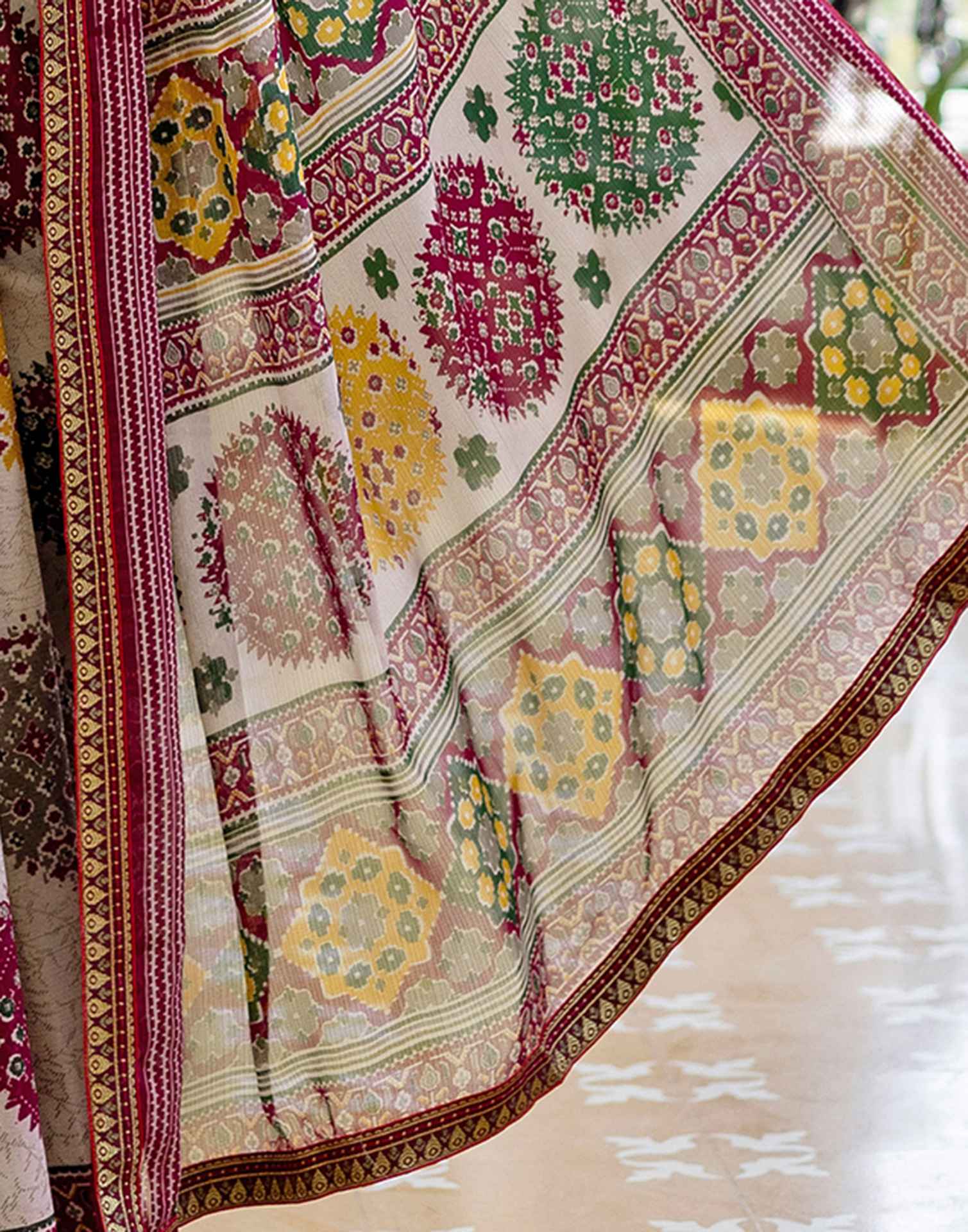 Dusty Beige Georgette Printed Lace Saree - Image 12
