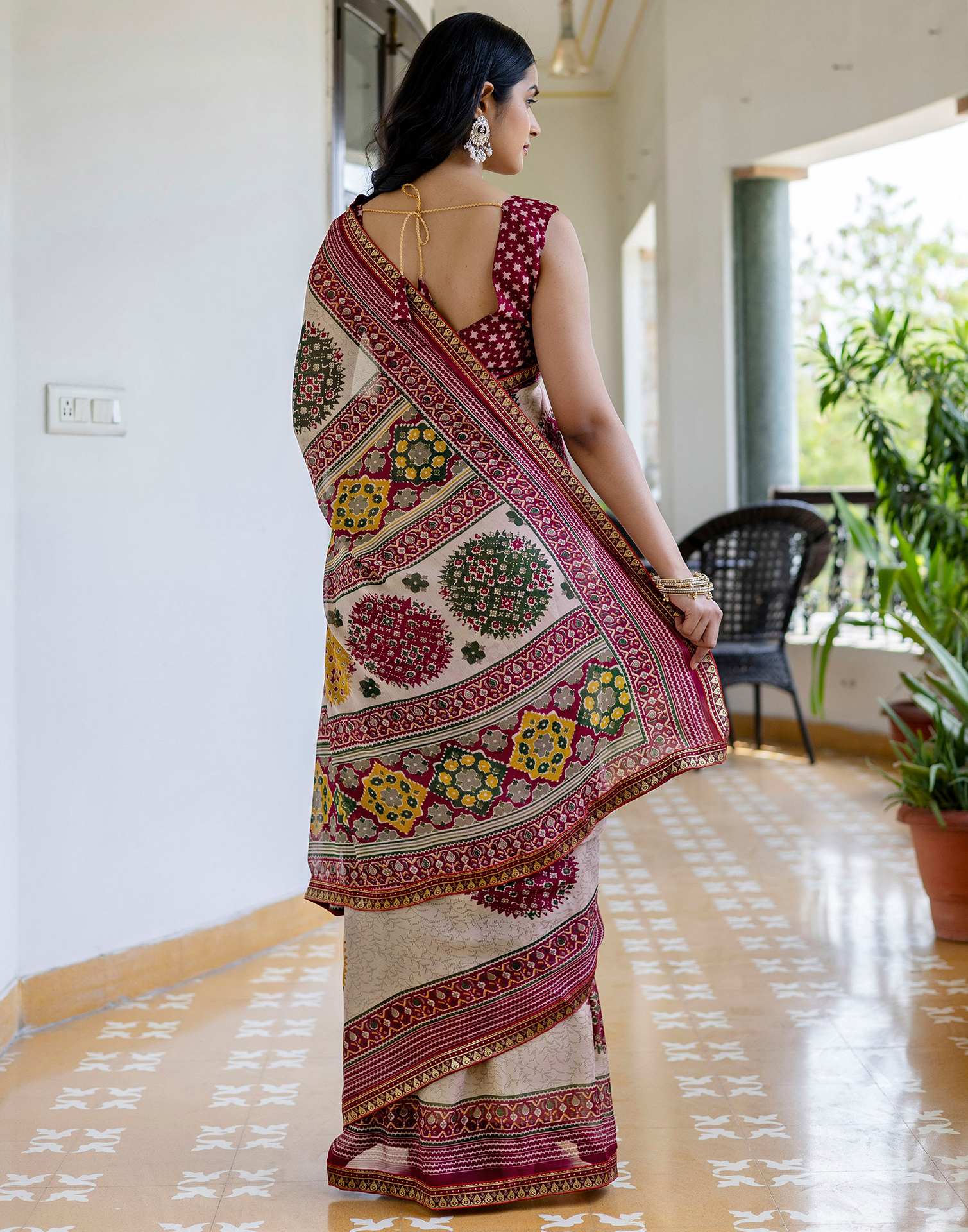 Dusty Beige Georgette Printed Lace Saree - Image 6