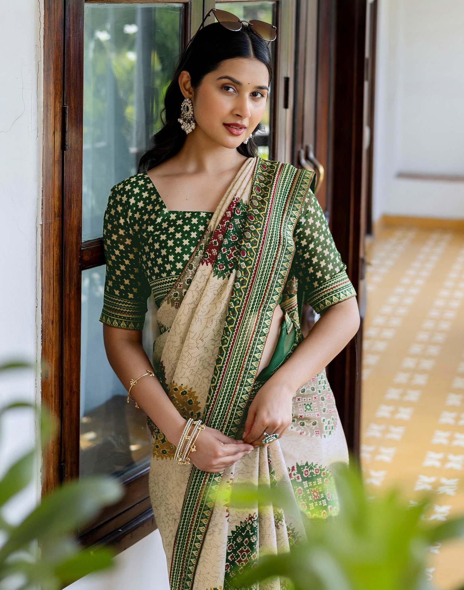 Dusty Beige Georgette Printed Lace Saree - Image 4