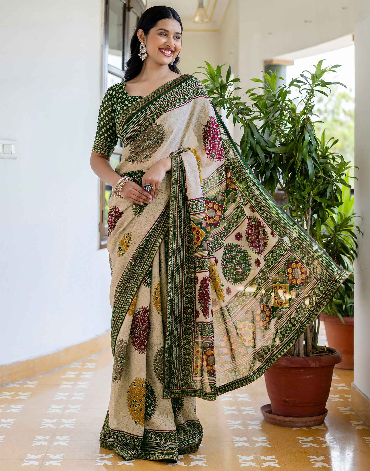 Dusty Beige Georgette Printed Lace Saree - Image 5