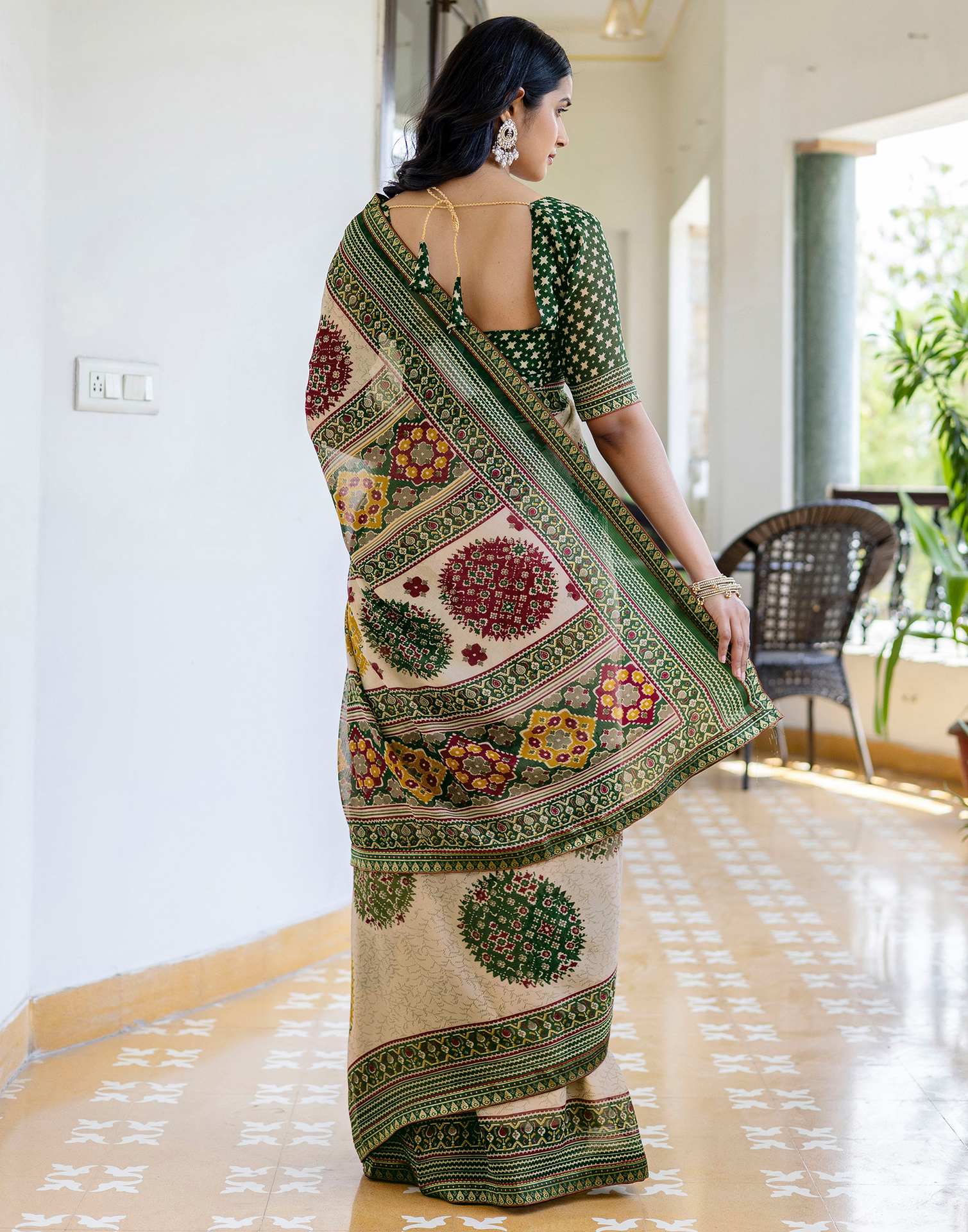 Dusty Beige Georgette Printed Lace Saree - Image 7