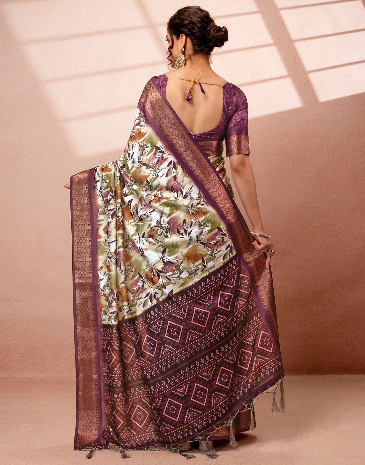 Dusty Beige Silk Printed Woven Border Saree - Image 7