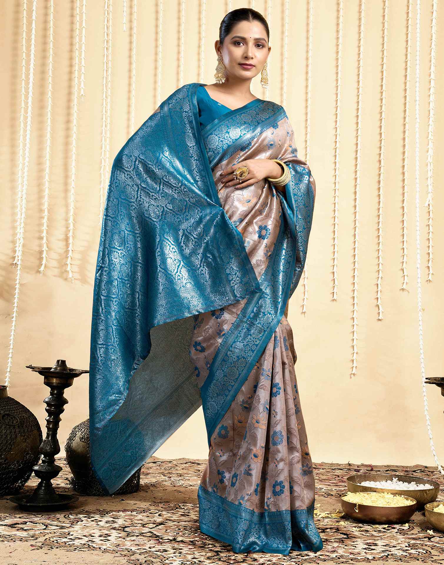 Dusty Beige Silk Woven Banarasi Saree - Image 5