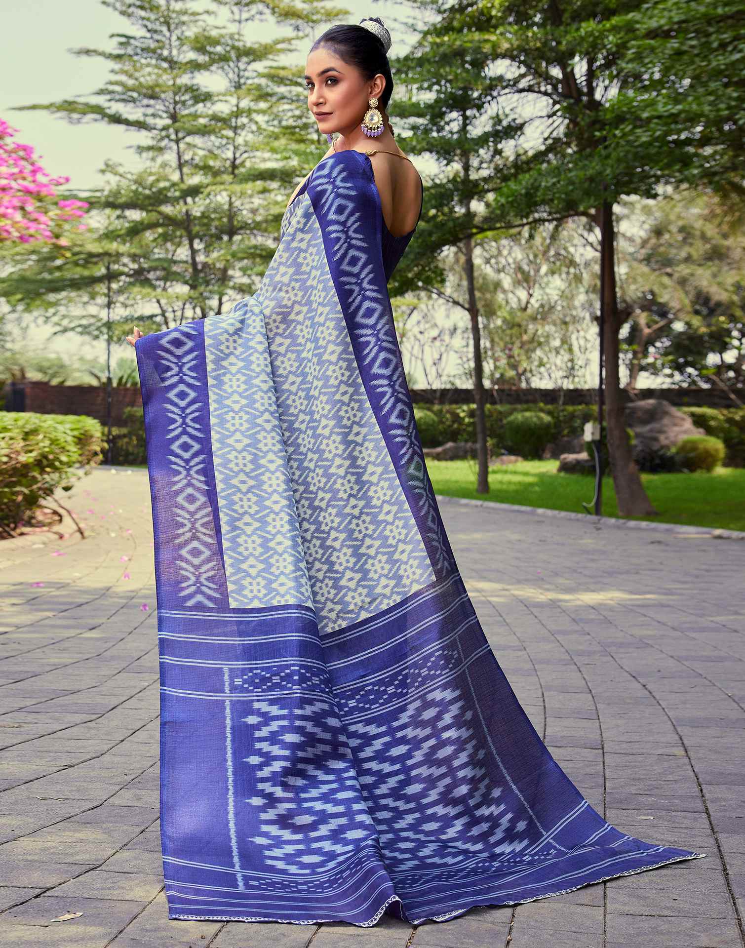Dusty Blue Cotton Blend Ikkat Printed Saree - Image 6