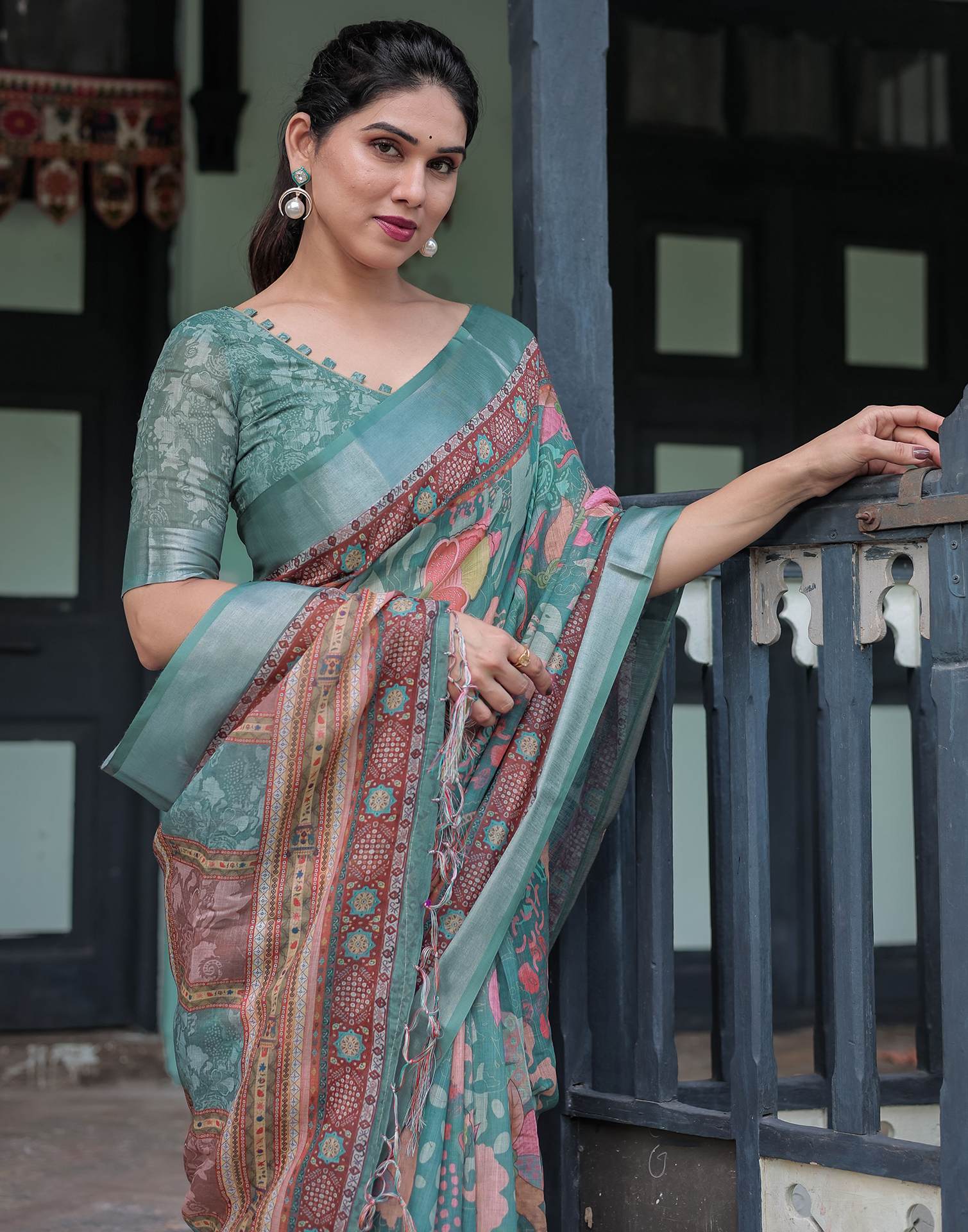 Dusty Dark Green Linen Printed Saree - Image 2