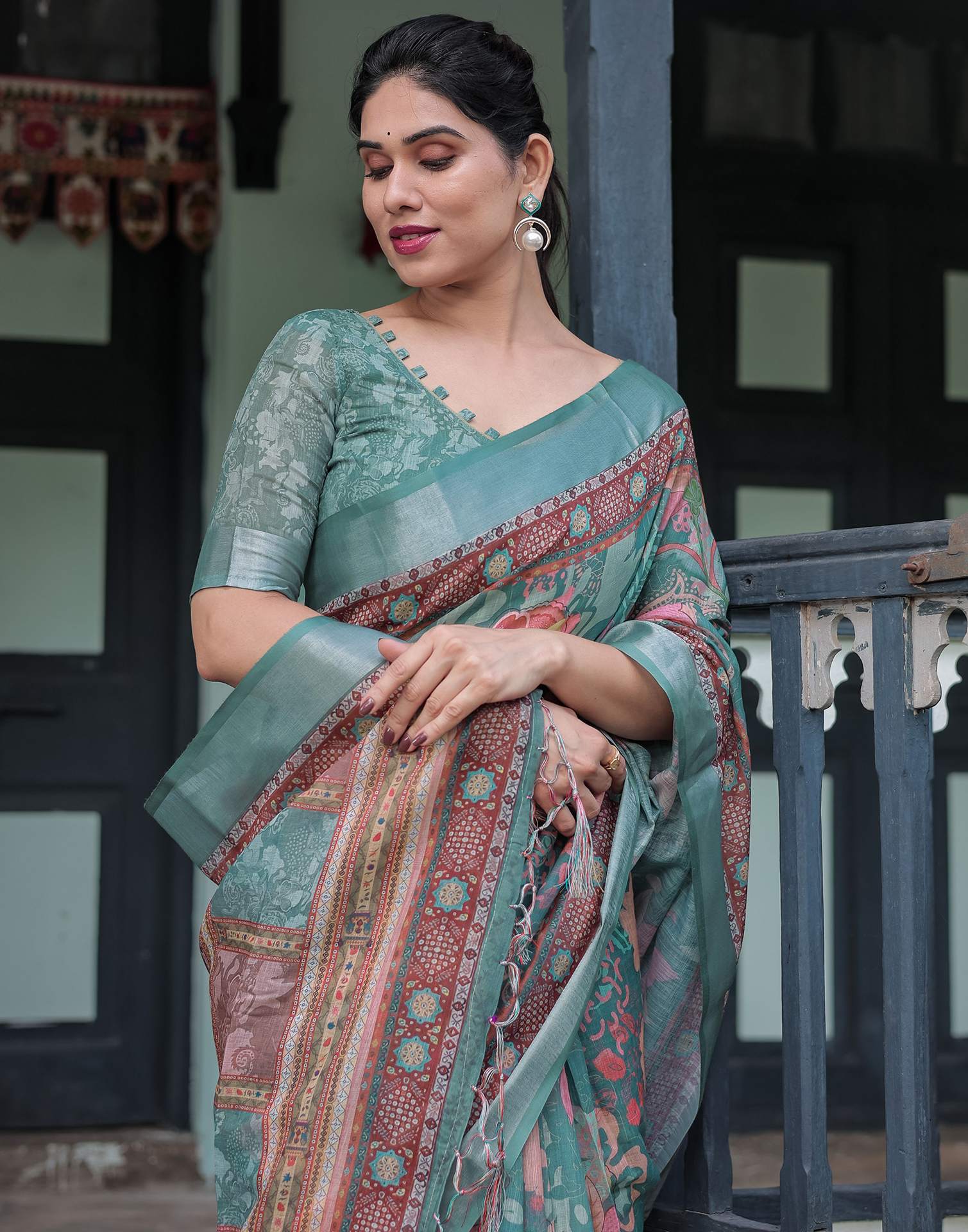 Dusty Dark Green Linen Printed Saree - Image 4