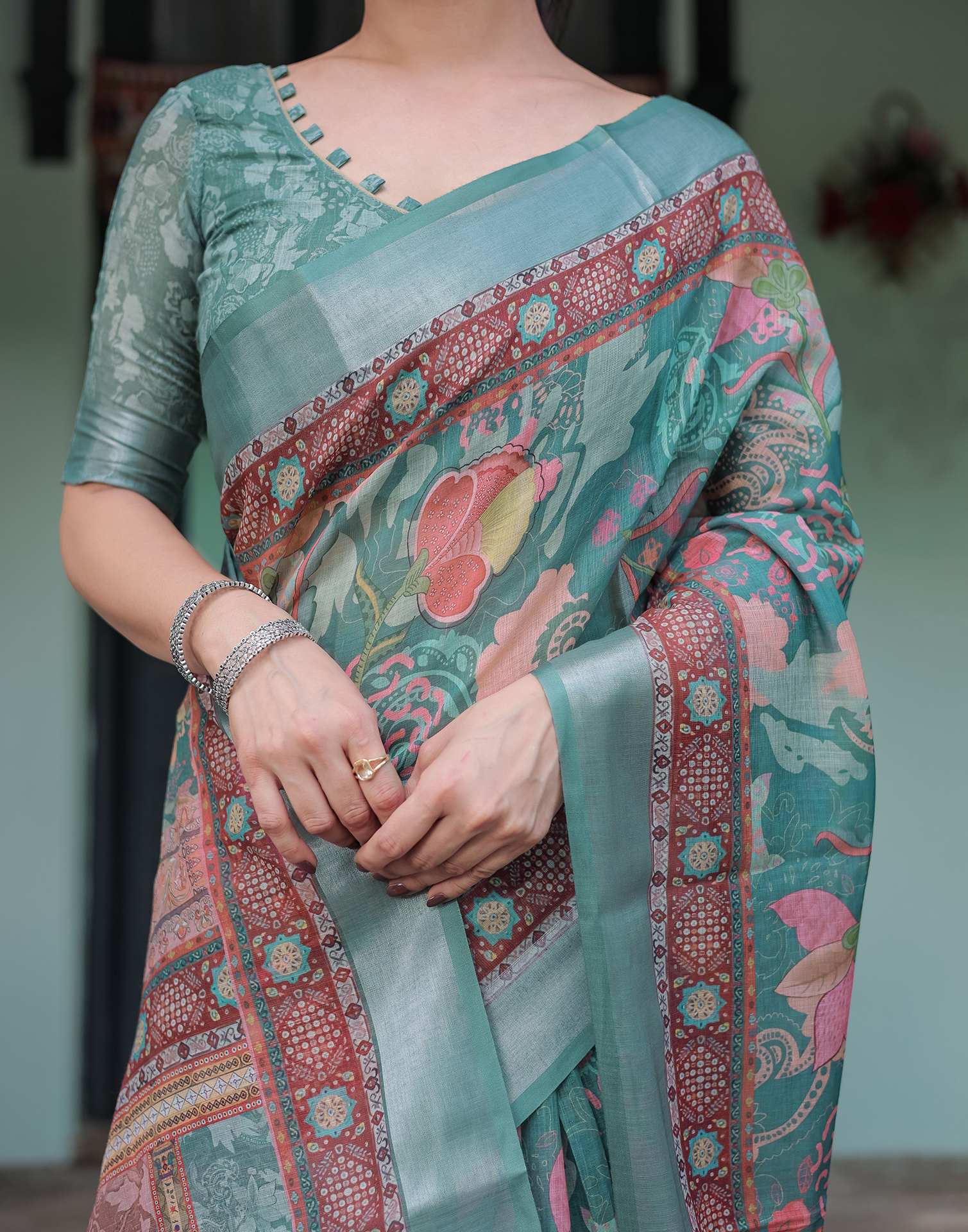 Dusty Dark Green Linen Printed Saree - Image 5