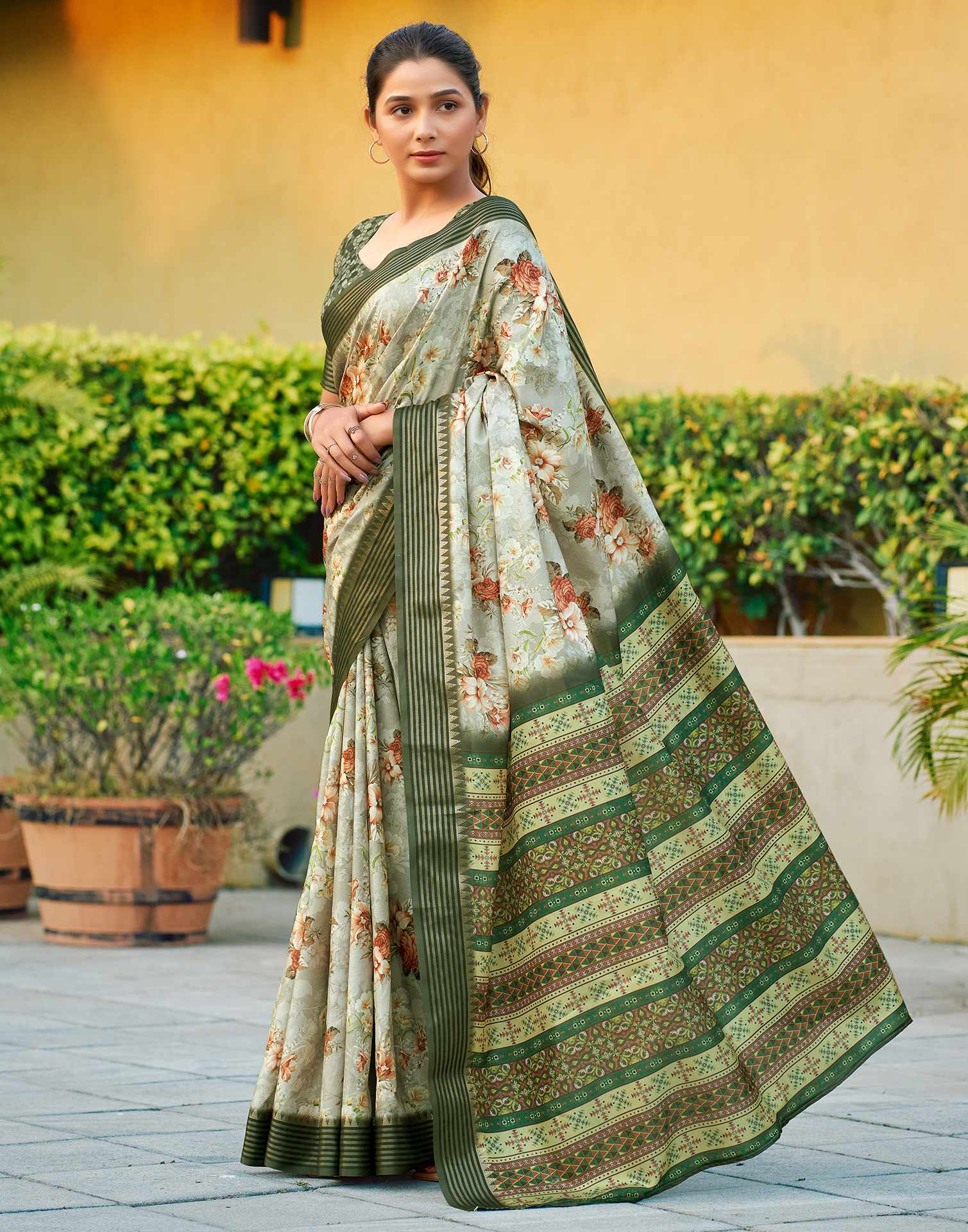 Green Silk Blend Printed Saree - Image 3