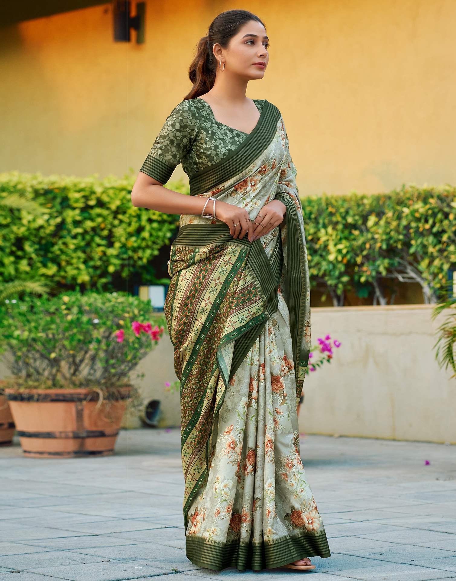 Green Silk Blend Printed Saree - Image 4
