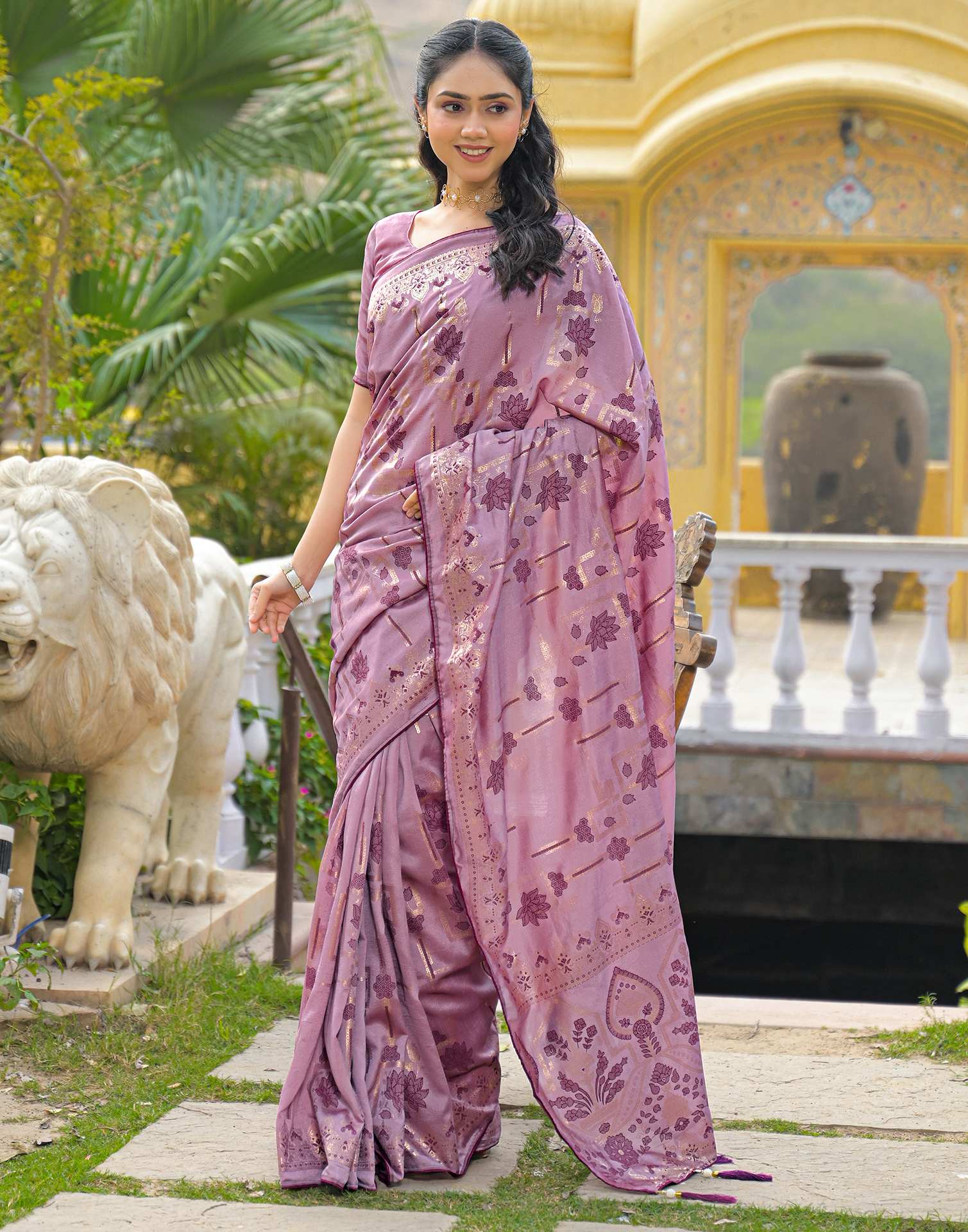 Dusty Mauve Vichitra Silk Foil Printed Saree - Image 4