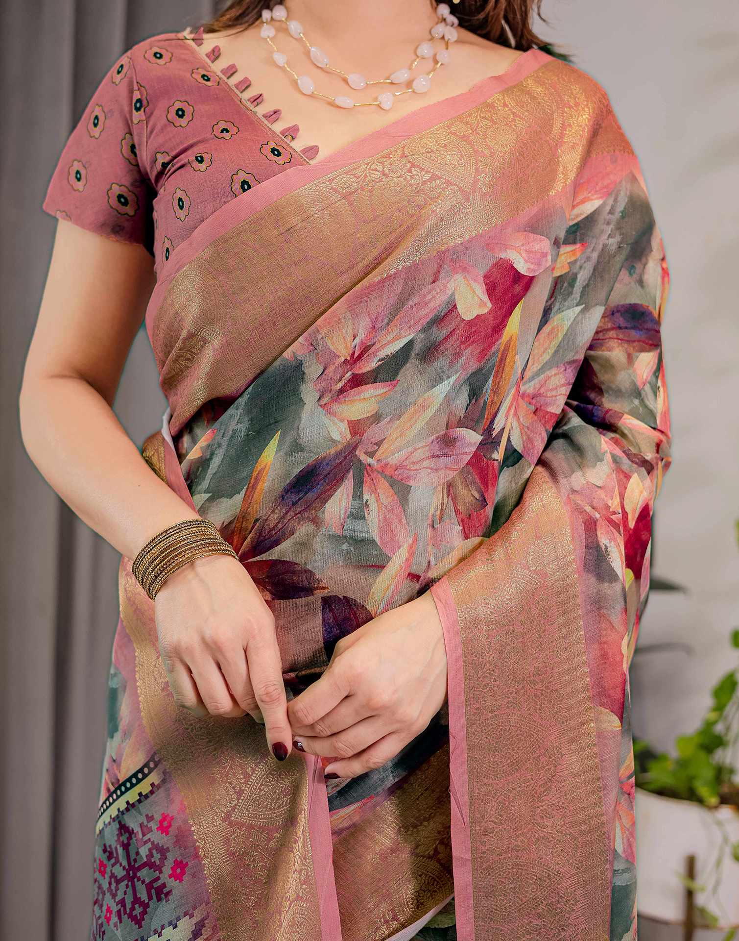 Dusty Pink Linen Printed Saree - Image 14