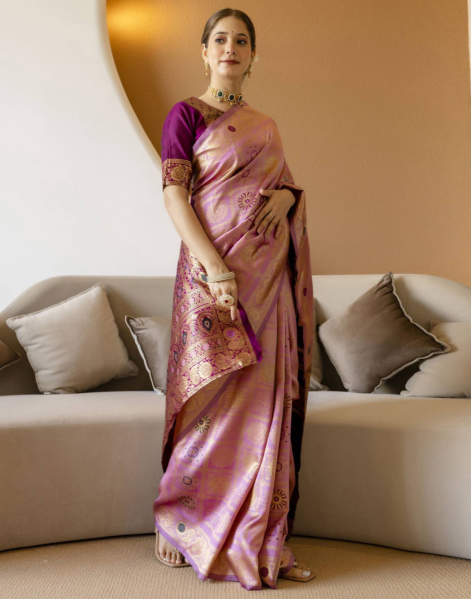 Dusty Pink Silk Woven Patola Saree - Image 4