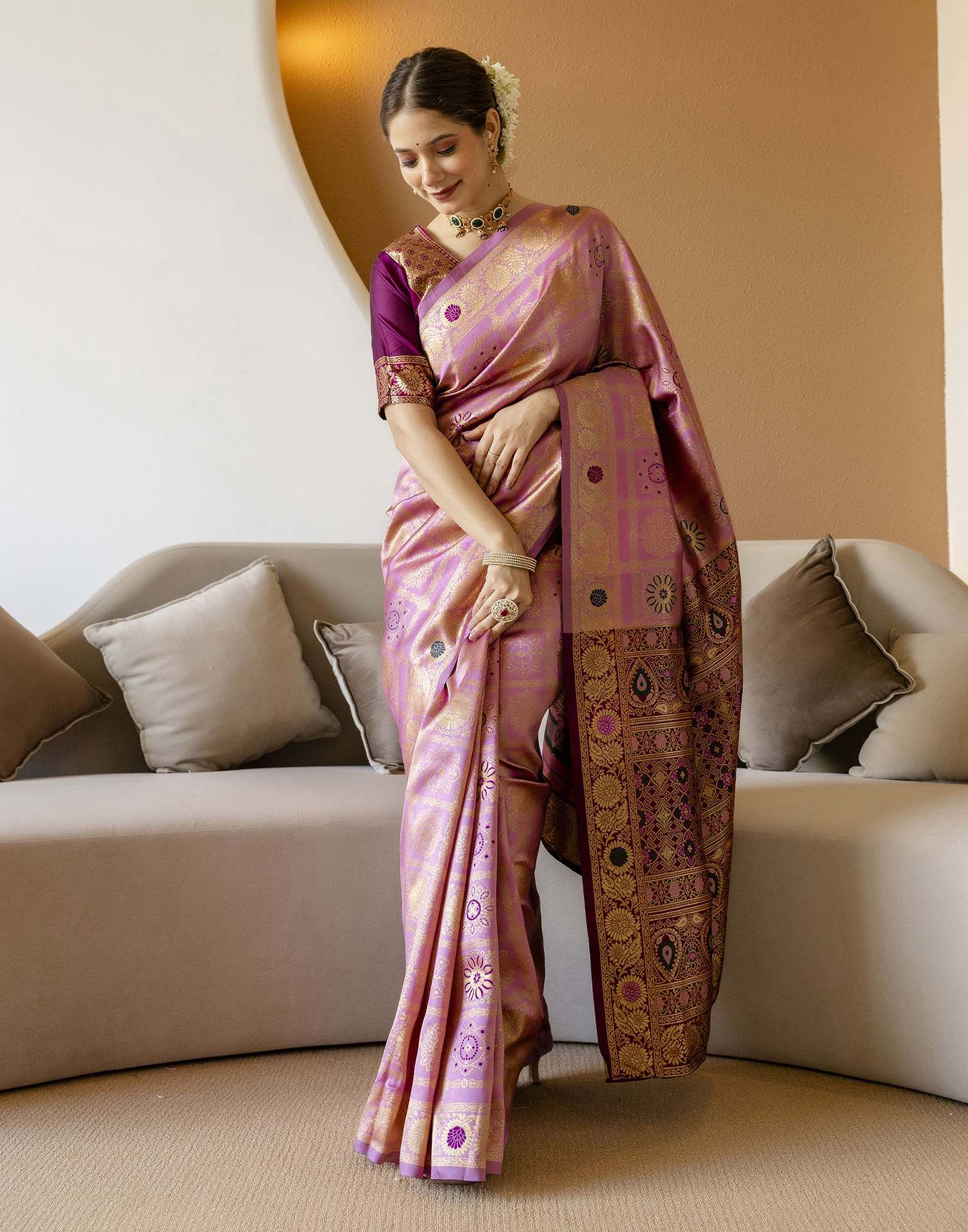 Dusty Pink Silk Woven Patola Saree - Image 7